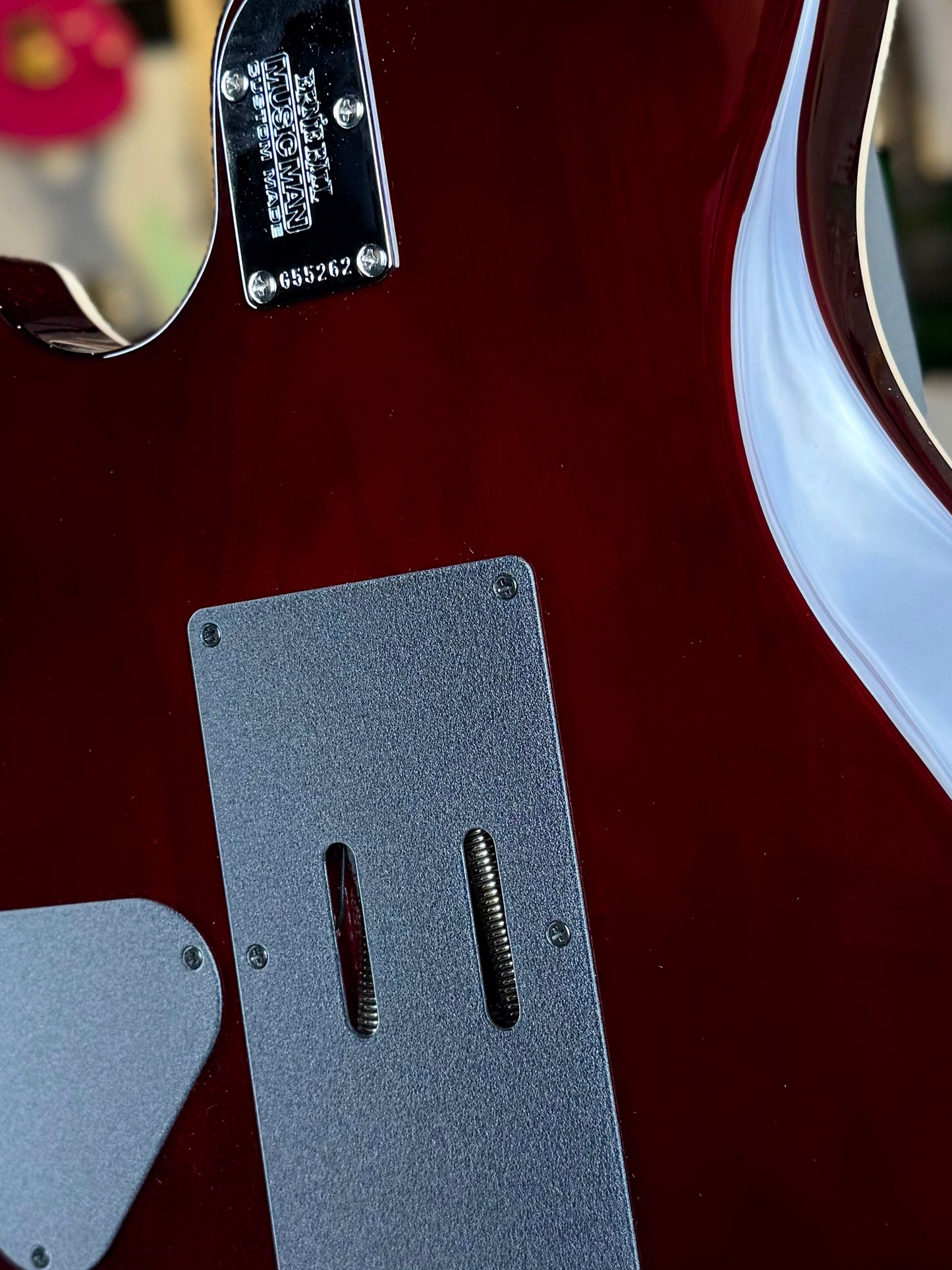 Ernie Ball Music Man Axis Custom | Translucent Gold Quilt (One-Piece Top)