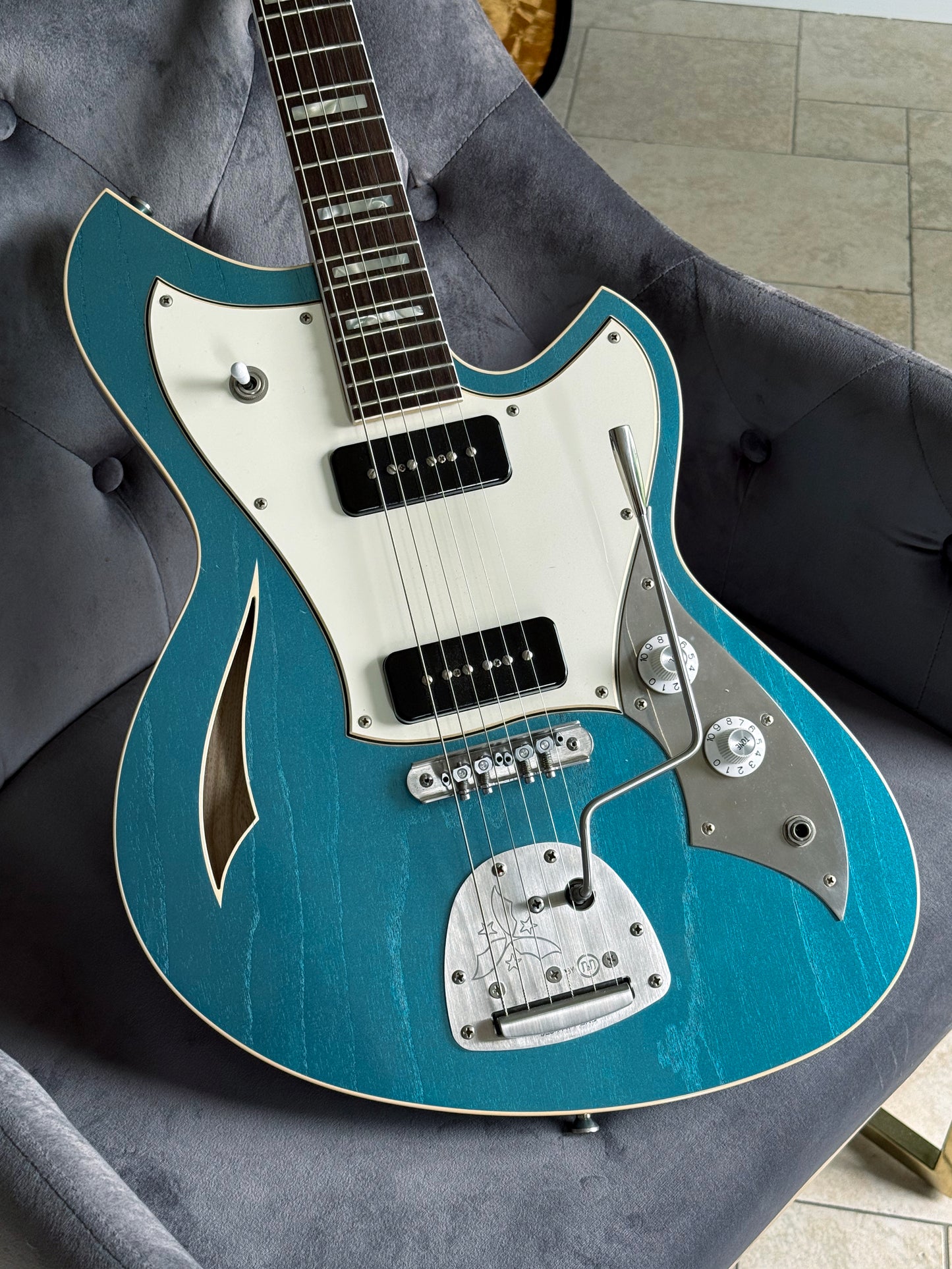 Novo Guitars Miris J Custom | Lake Placid Blue