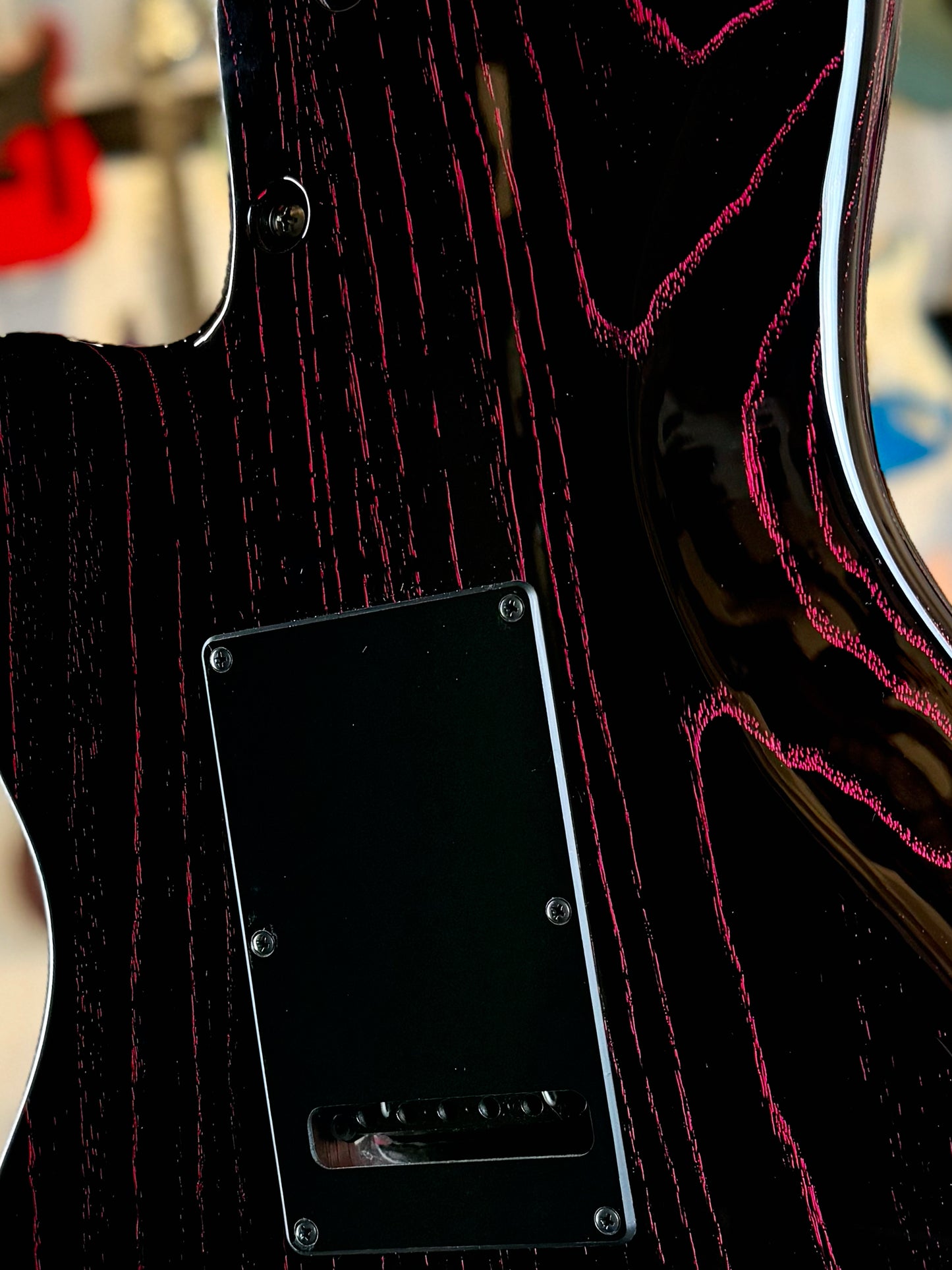 Tom Anderson Raven Classic | Black with Magenta Dog Hair