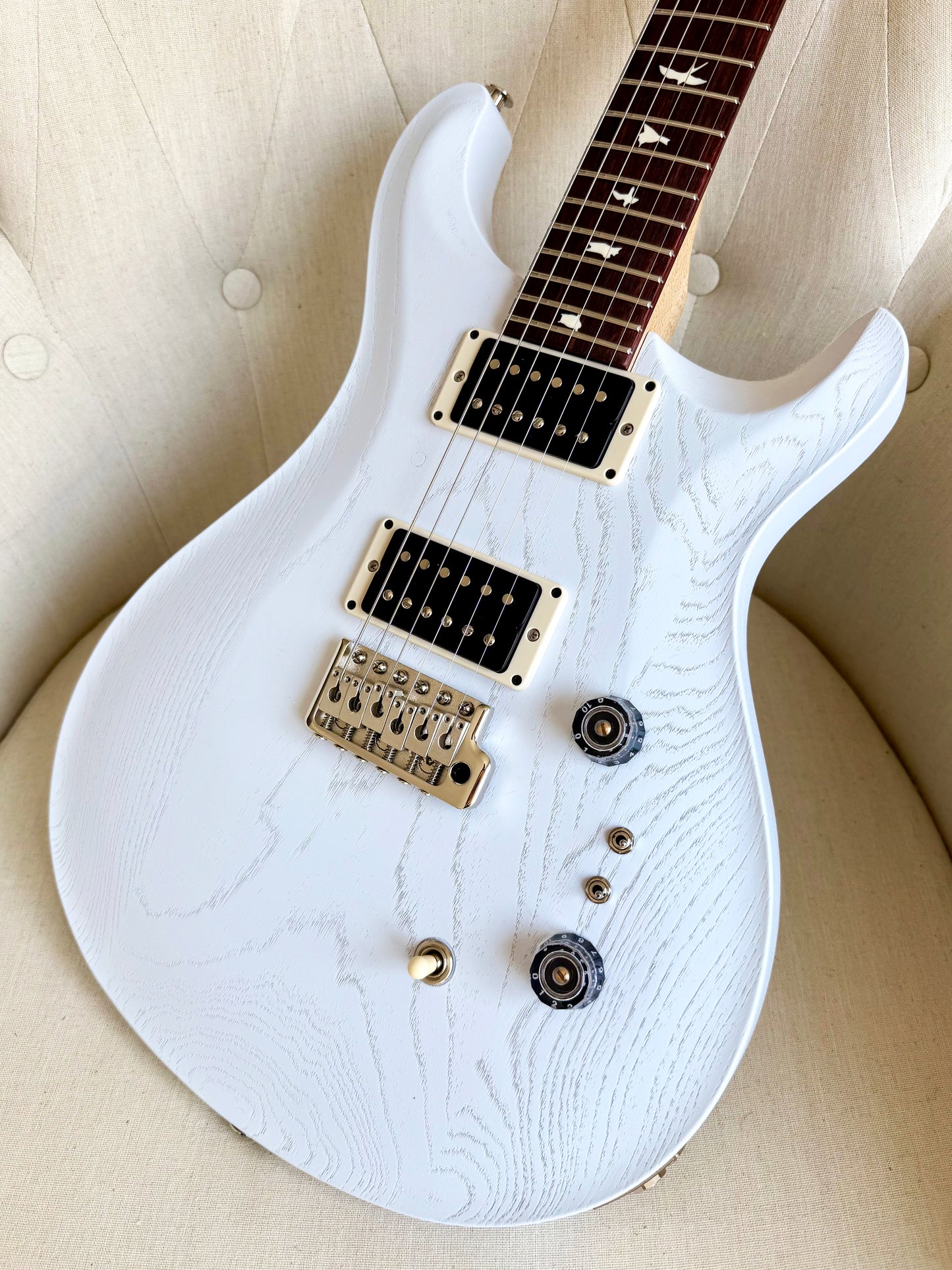 PRS CE 24-08 Swamp Ash Limited Edition | Pearl White