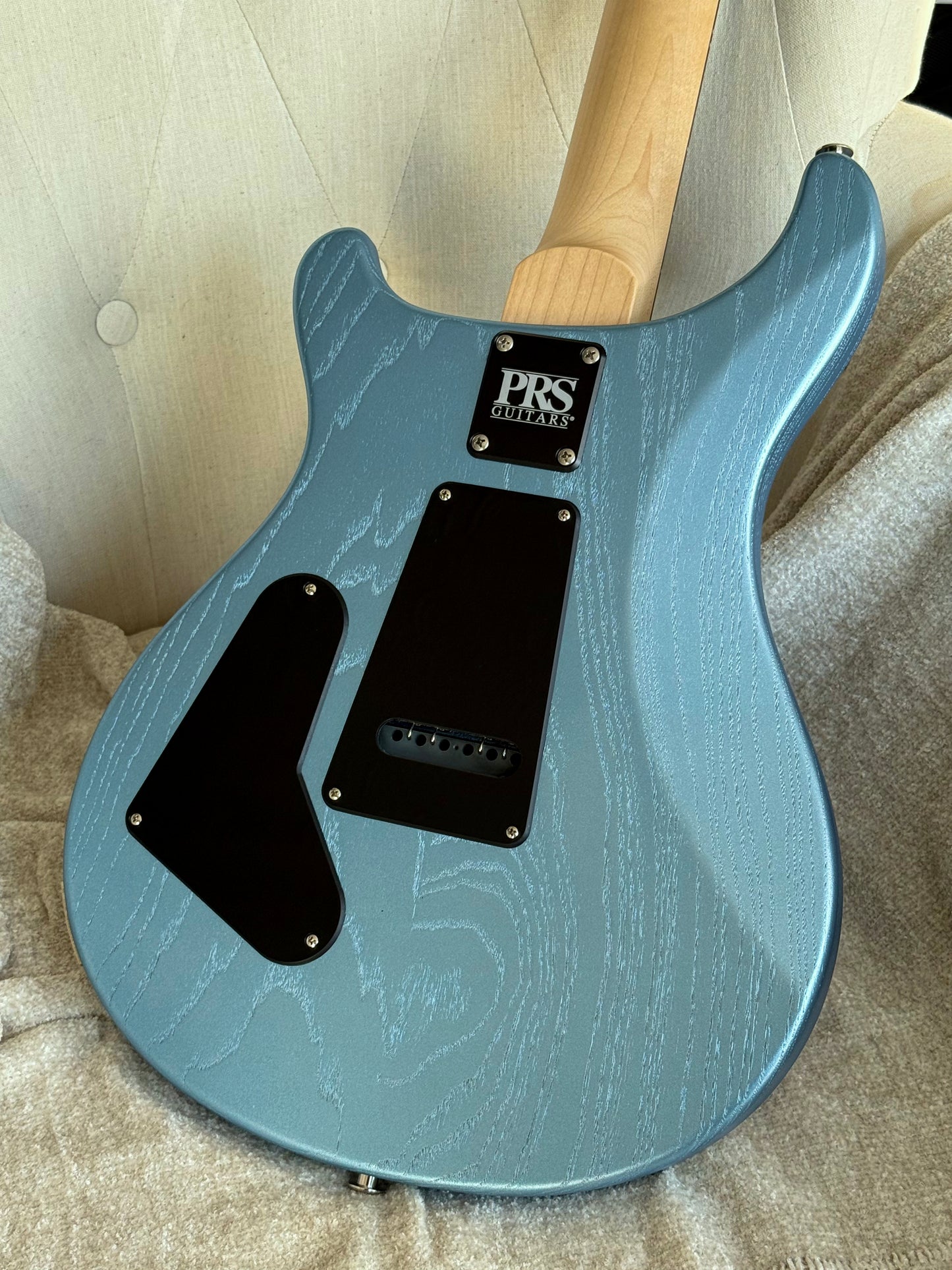 PRS CE 24-08 Swamp Ash Limited Edition | Frost Blue Metallic