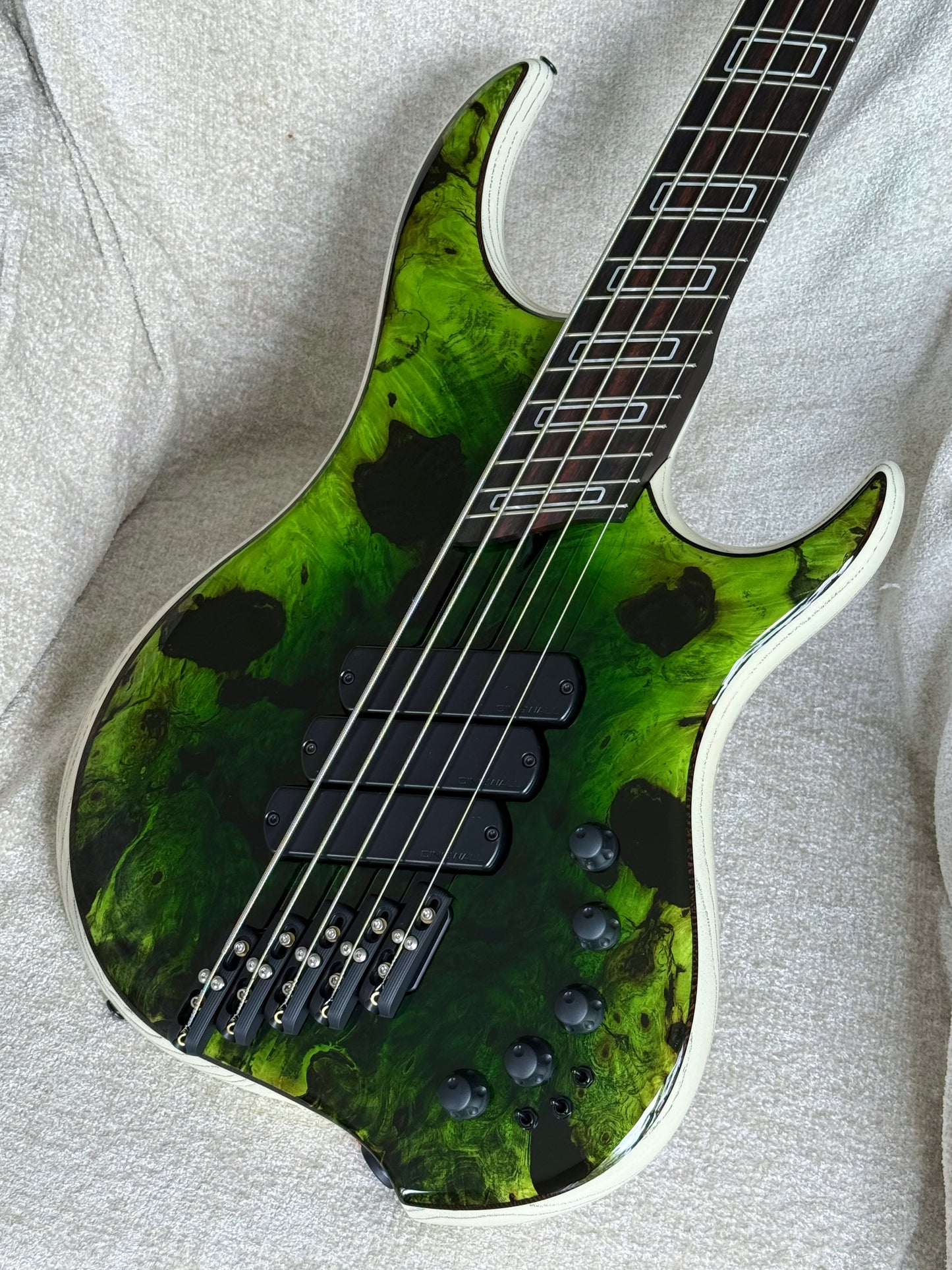 Dingwall Guitars Custom Shop Z3 5 String | Trans Green Reverse Burst