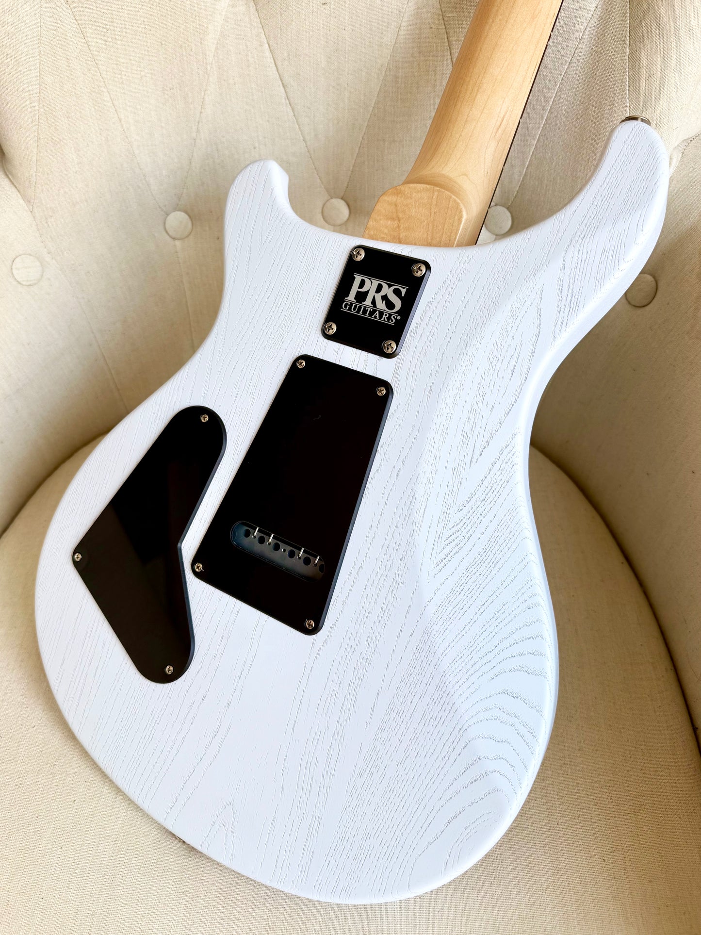 PRS CE 24-08 Swamp Ash Limited Edition | Pearl White