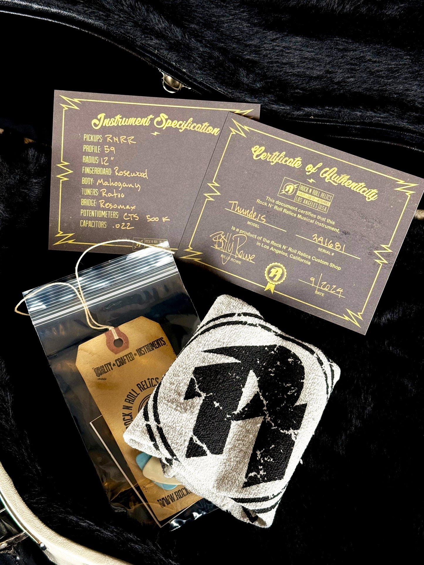 Rock N Roll Relics Thunders | Aged White