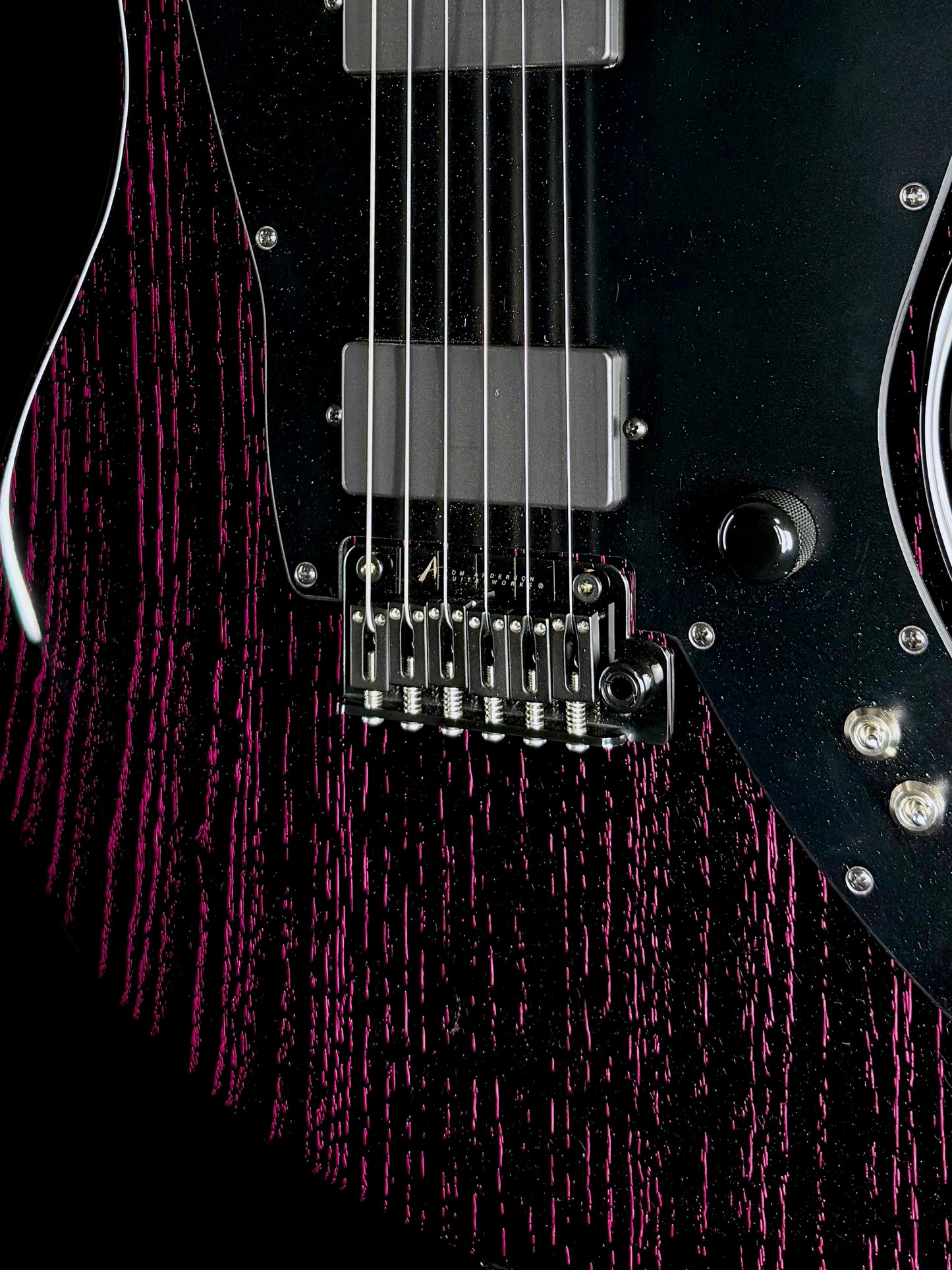 Tom Anderson Raven Classic | Black with Magenta Dog Hair