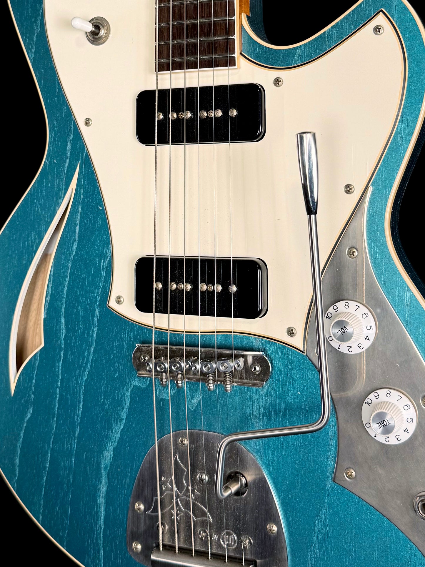 Novo Guitars Miris J Custom | Lake Placid Blue