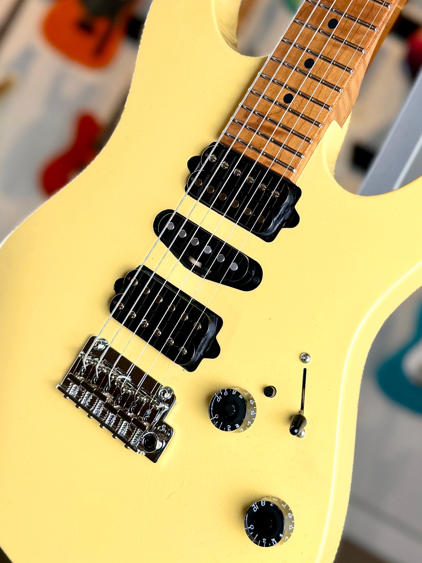 Suhr Modern Antique Limited Edition | Vintage Yellow