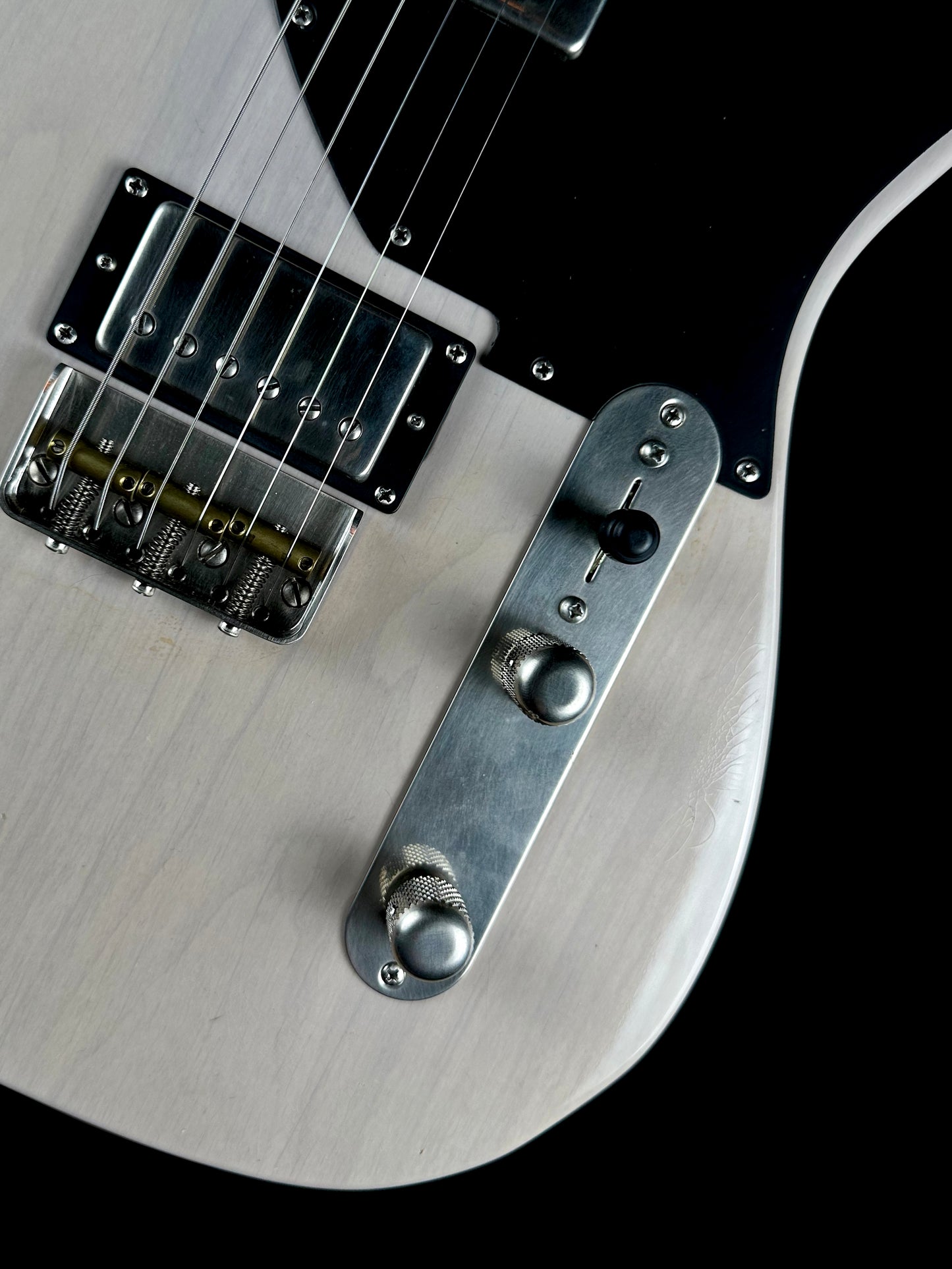 LSL Instruments Bad Bone 2 | Vintage Cream