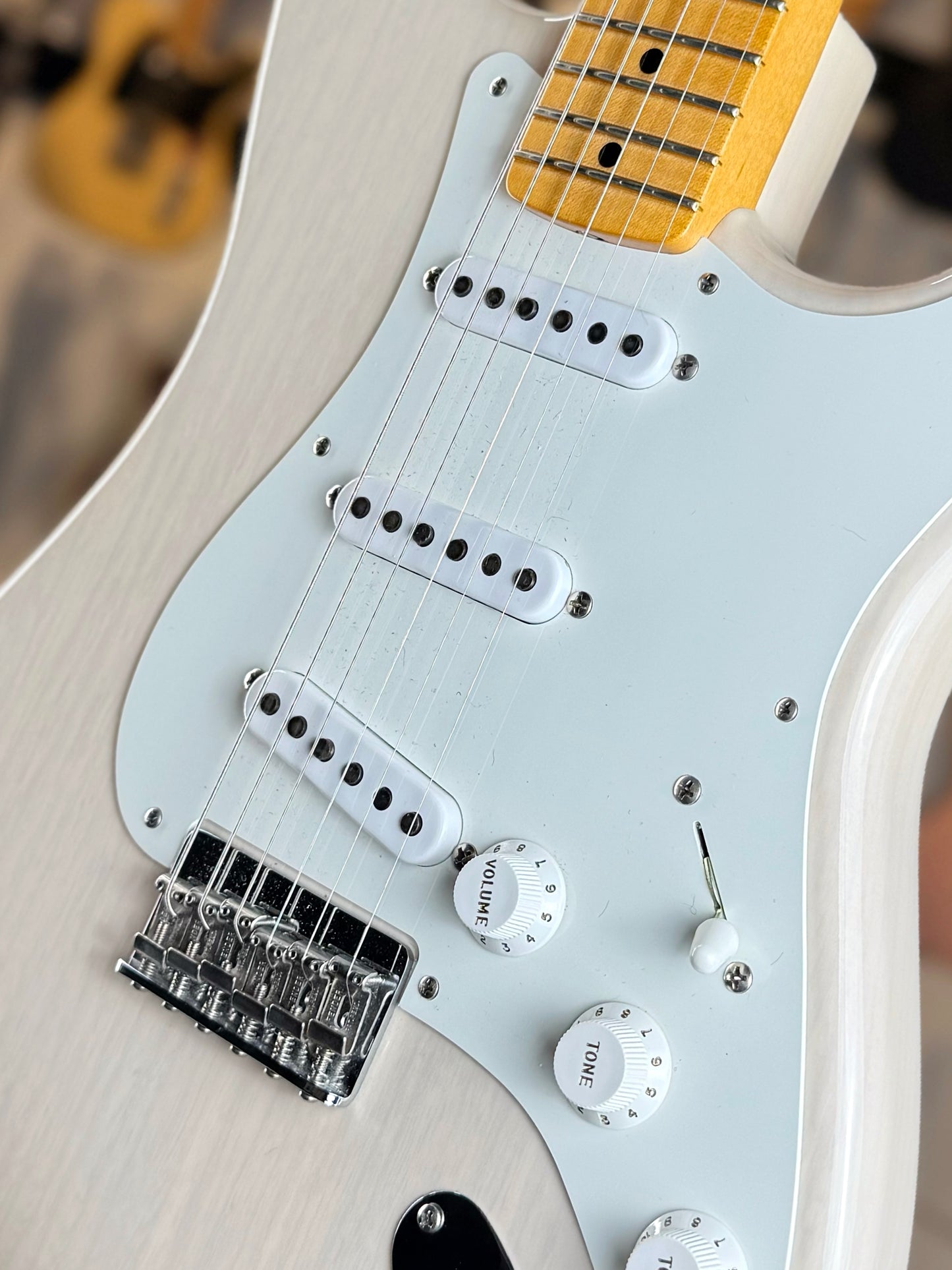 Fender Custom Shop Vintage Custom ’55 Hardtail Stratocaster | Aged White Blonde