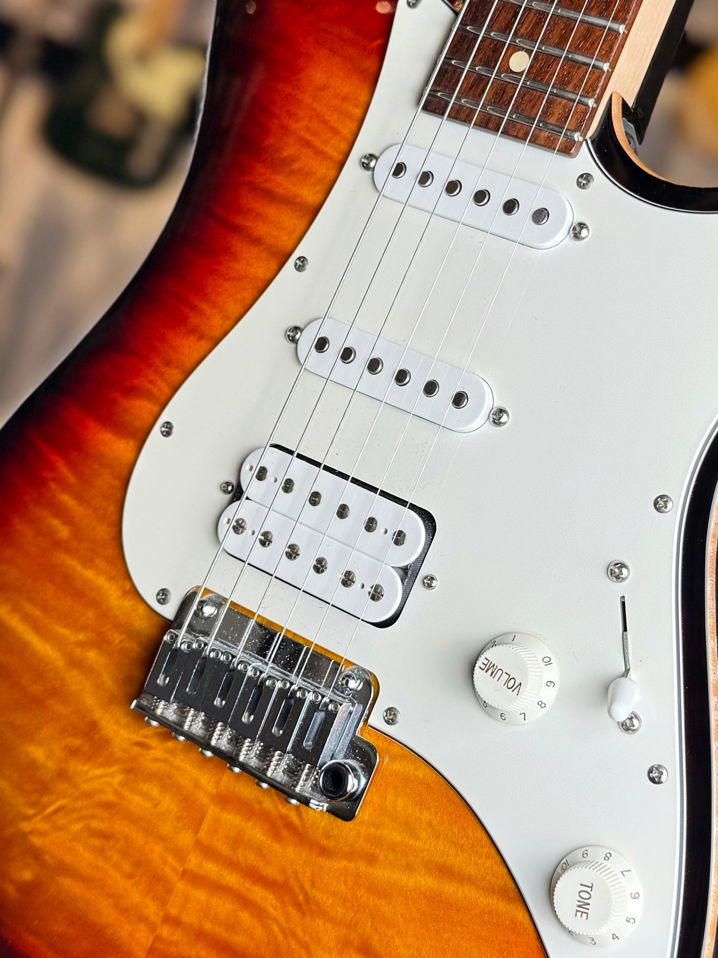 Suhr Standard Pro Series S3 | 3 Tone Burst (Pre-Owned)