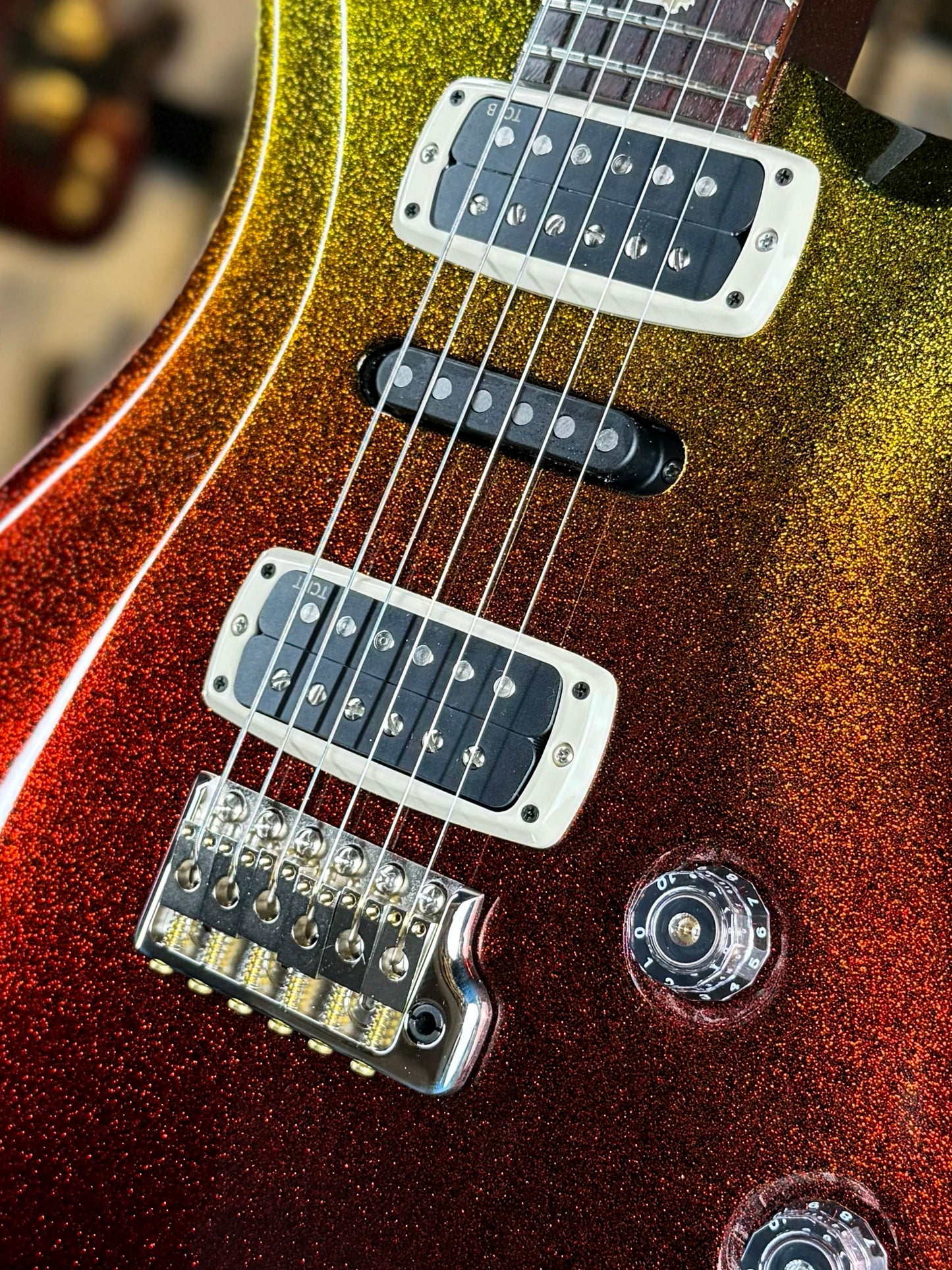 PRS Modern Eagle V Sprayer's Choice | Gold to Red Sparkle Fade