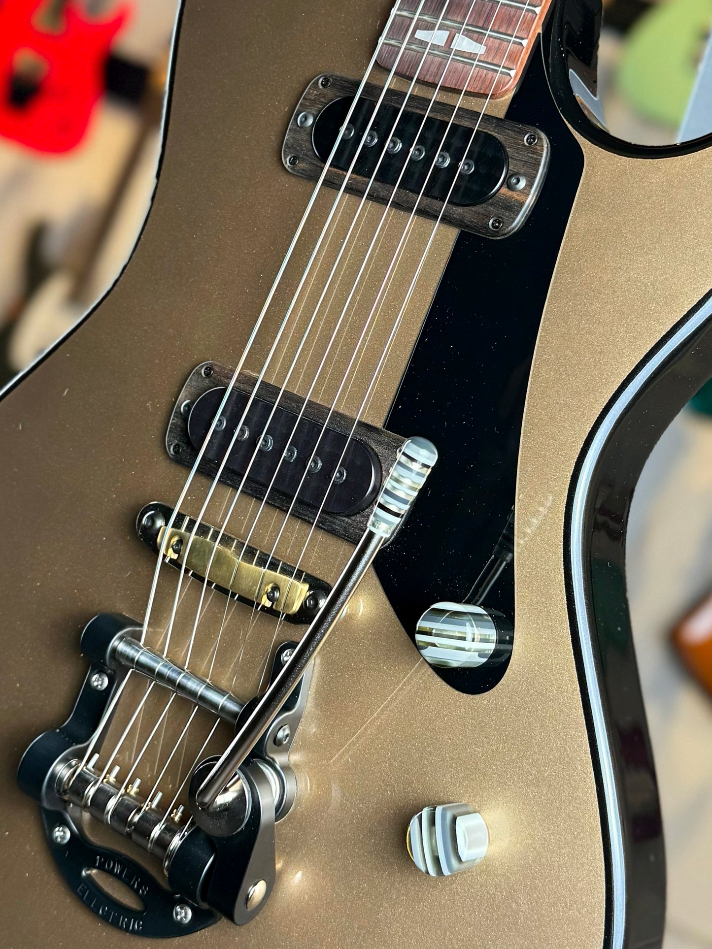 Powers Electric A-Type | Casablanca Beige Metallic/Black Metallic Back