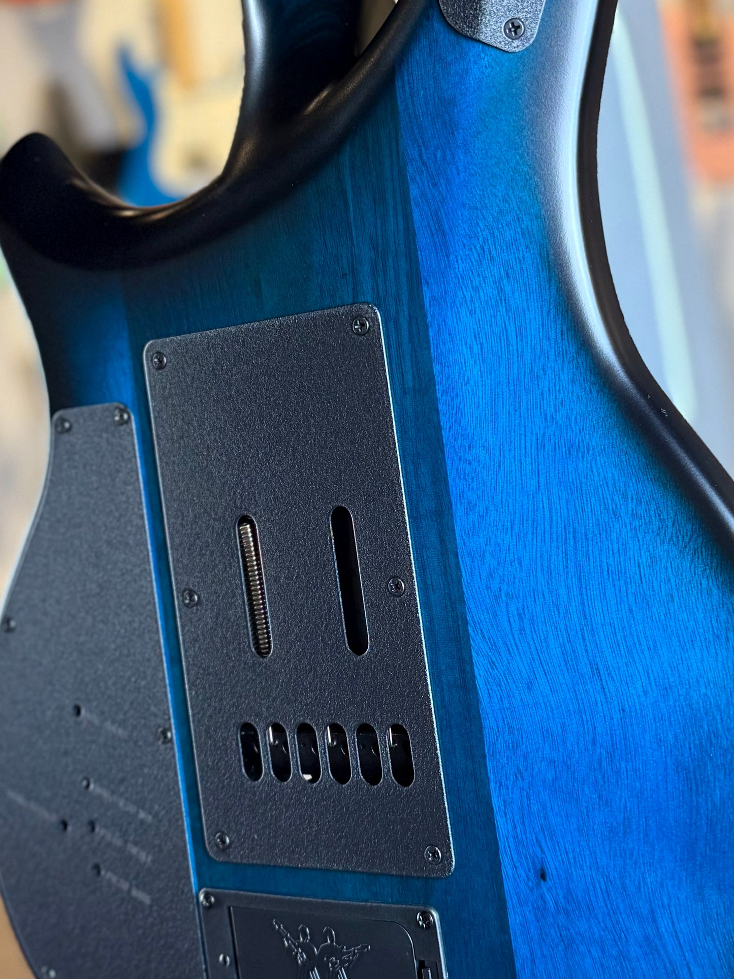 Ernie Ball Music Man Majesty 6 | Blue Silk