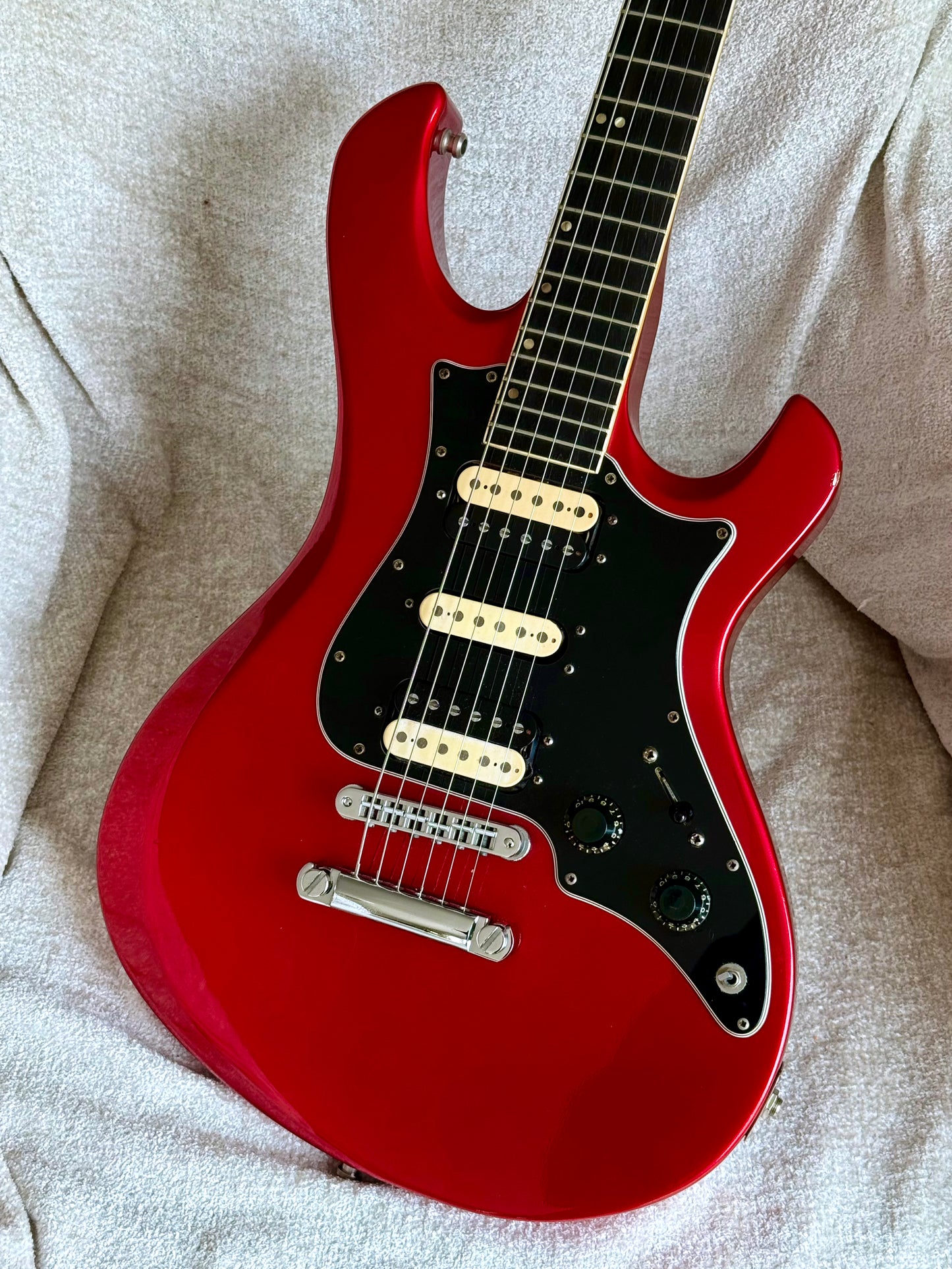 Gibson Victory MVX | Candy Apple Red
