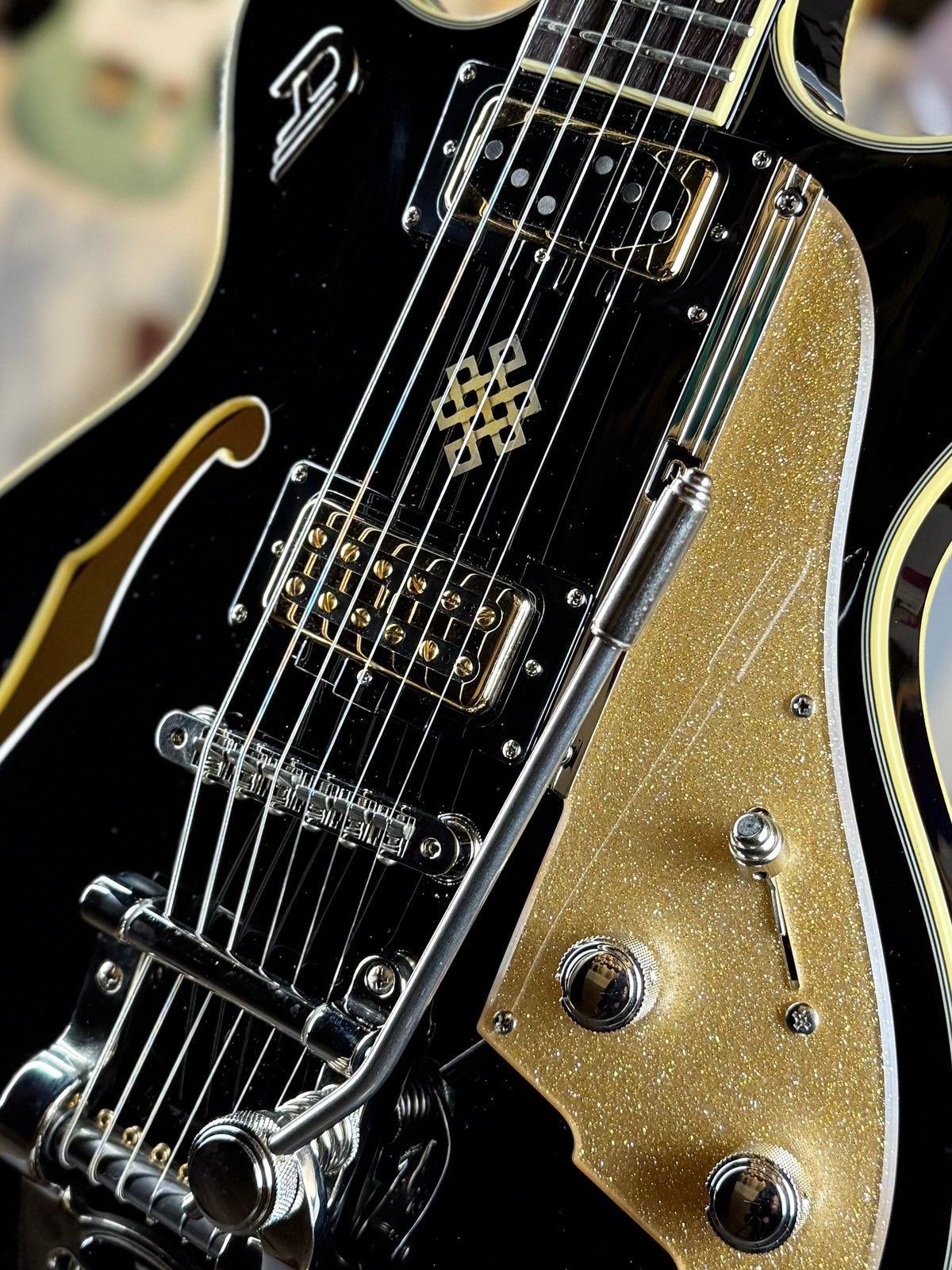 Duesenberg Alliance Series Joe Walsh Signature | Black with Flame Maple Back