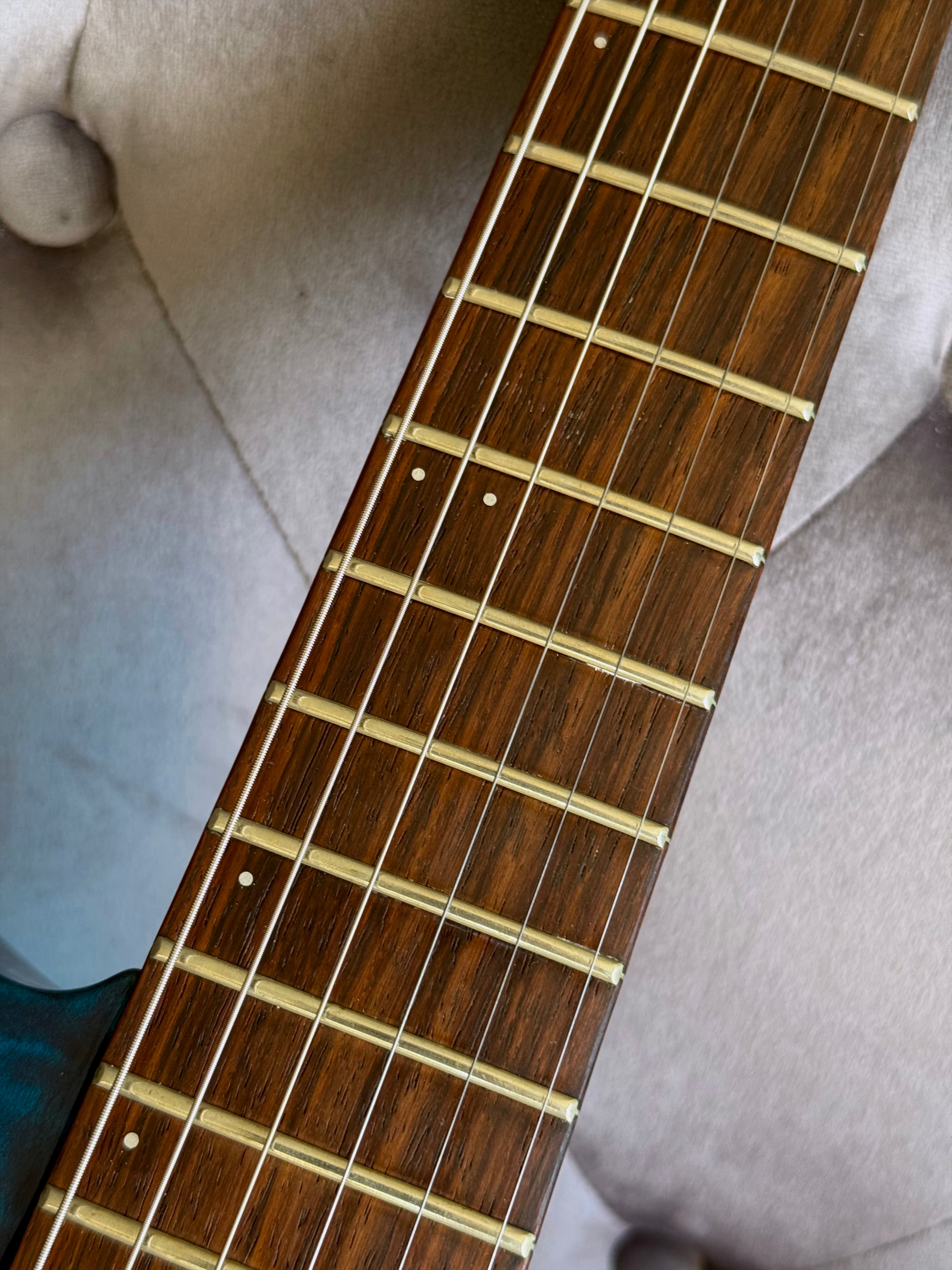 Godin LGX LR Baggs Piezo | Trans Blue Quilt – The Vibrato Bar