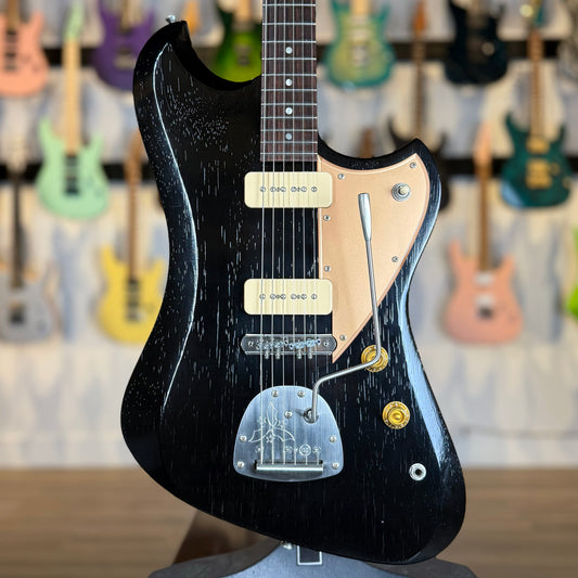 Novo Guitars Voltur Custom | Bull Black