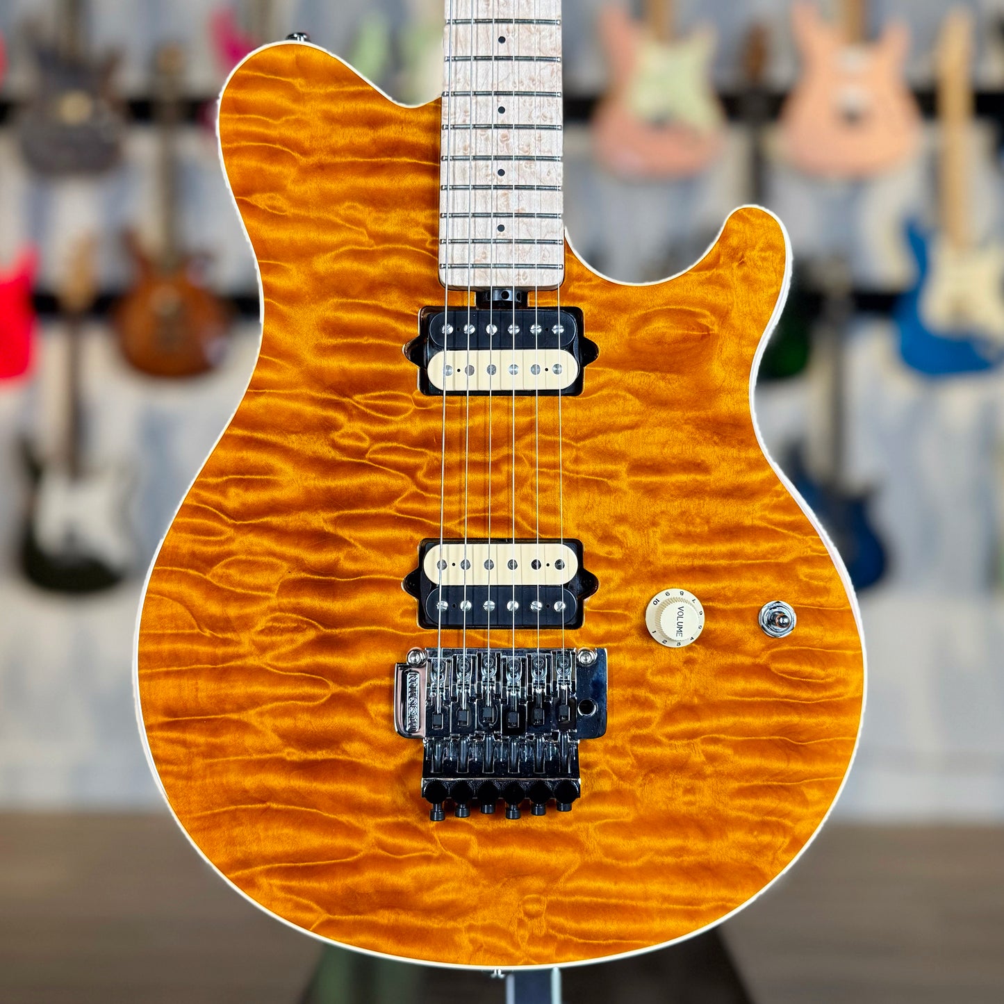 Ernie Ball Music Man Axis Custom | Translucent Gold Quilt (One-Piece Top)