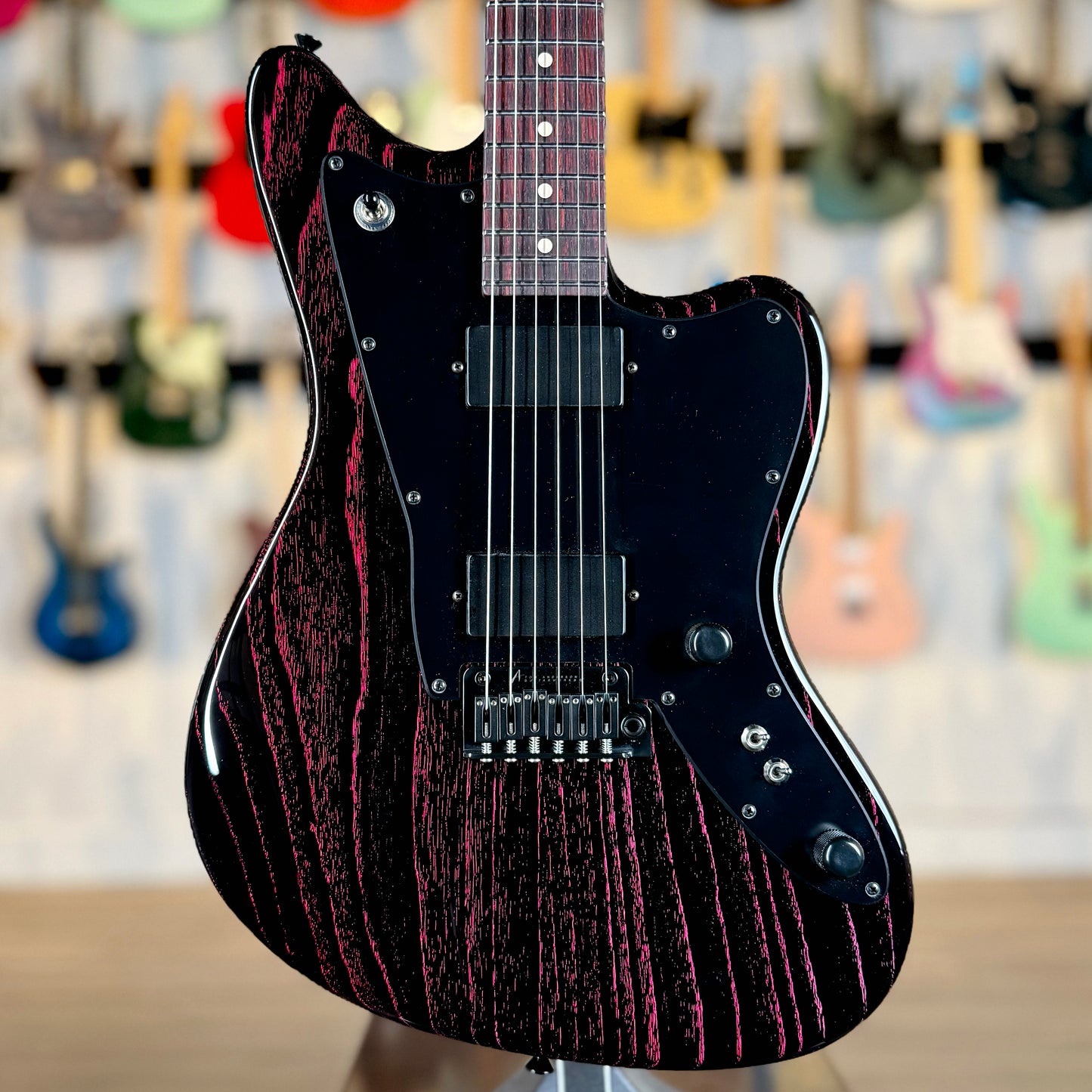 Tom Anderson Raven Classic | Black with Magenta Dog Hair