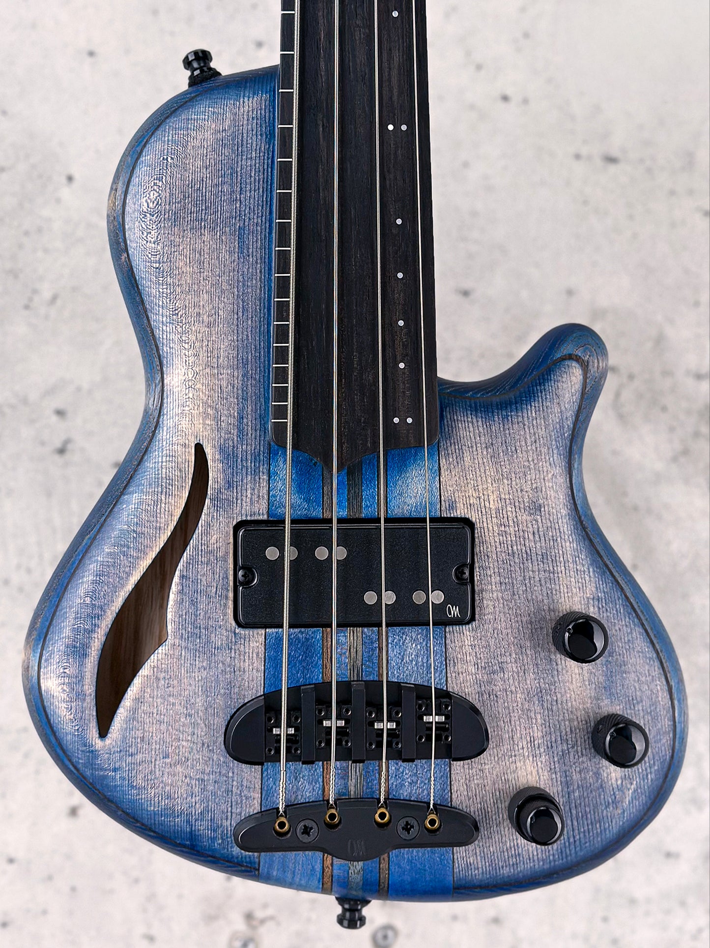 Mayones Cali 4 Fretless | Custom Trans Blue Spruce