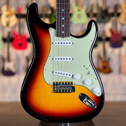 Fender Custom Shop 1965 Stratocaster Journeyman Relic | 3-Color Sunburst