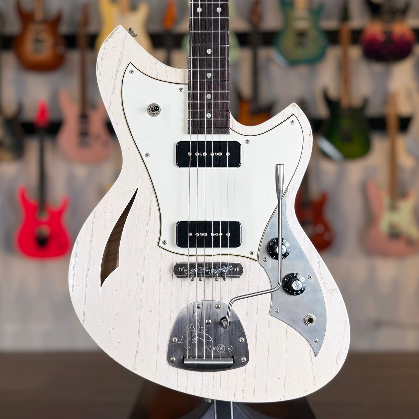 Novo Guitars Miris J Nucleus | Mary Kaye White