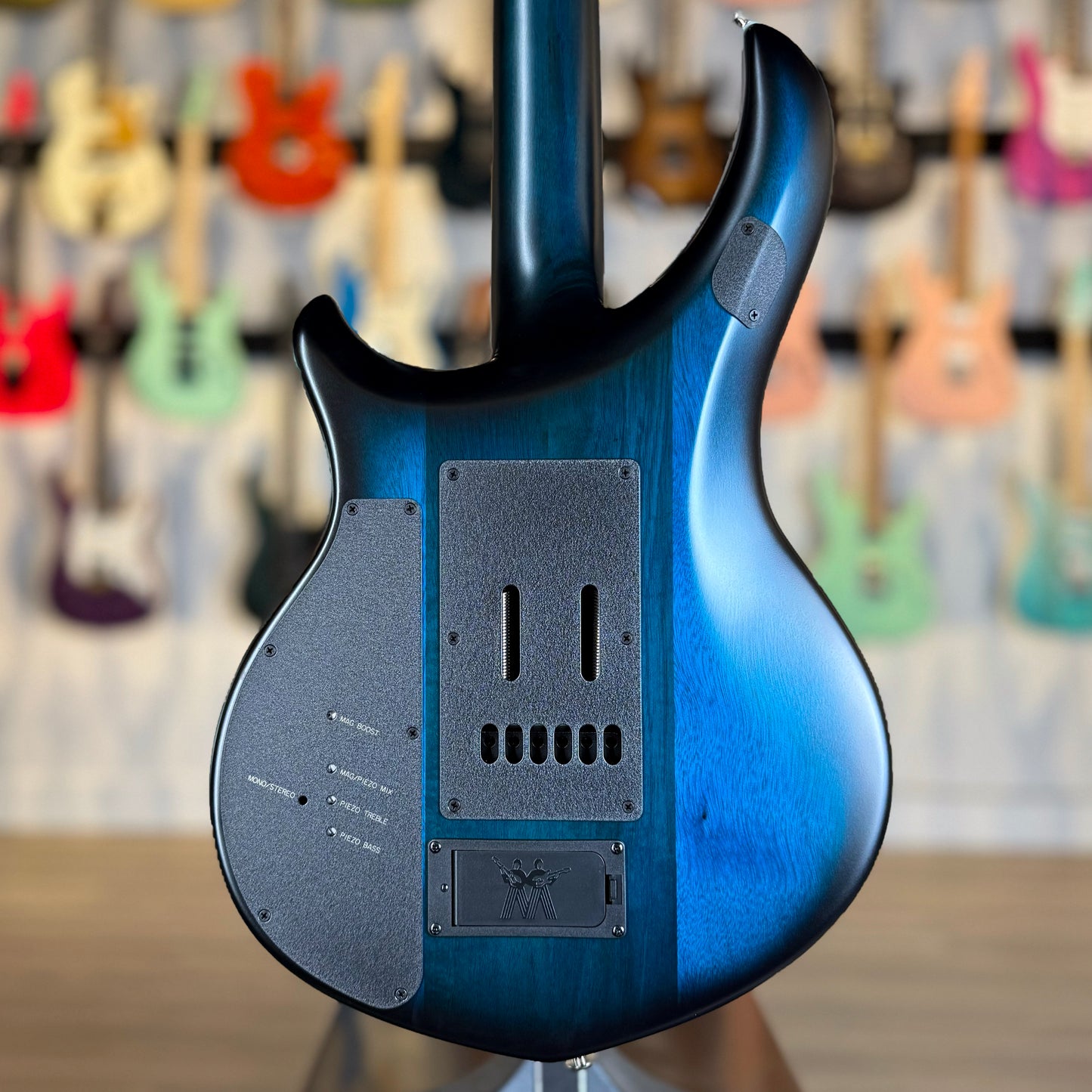 Ernie Ball Music Man Majesty 6 | Blue Silk
