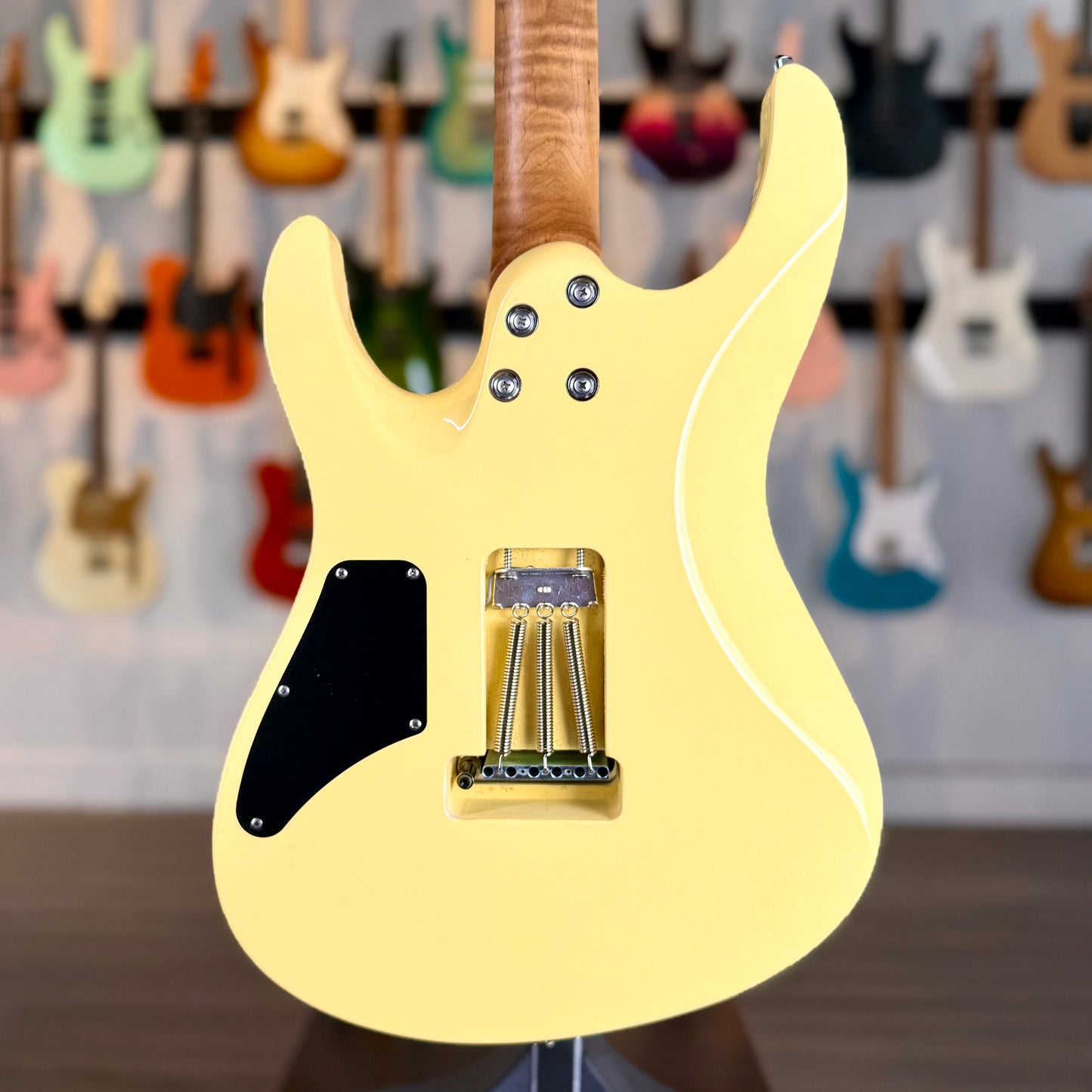 Suhr Modern Antique Limited Edition | Vintage Yellow