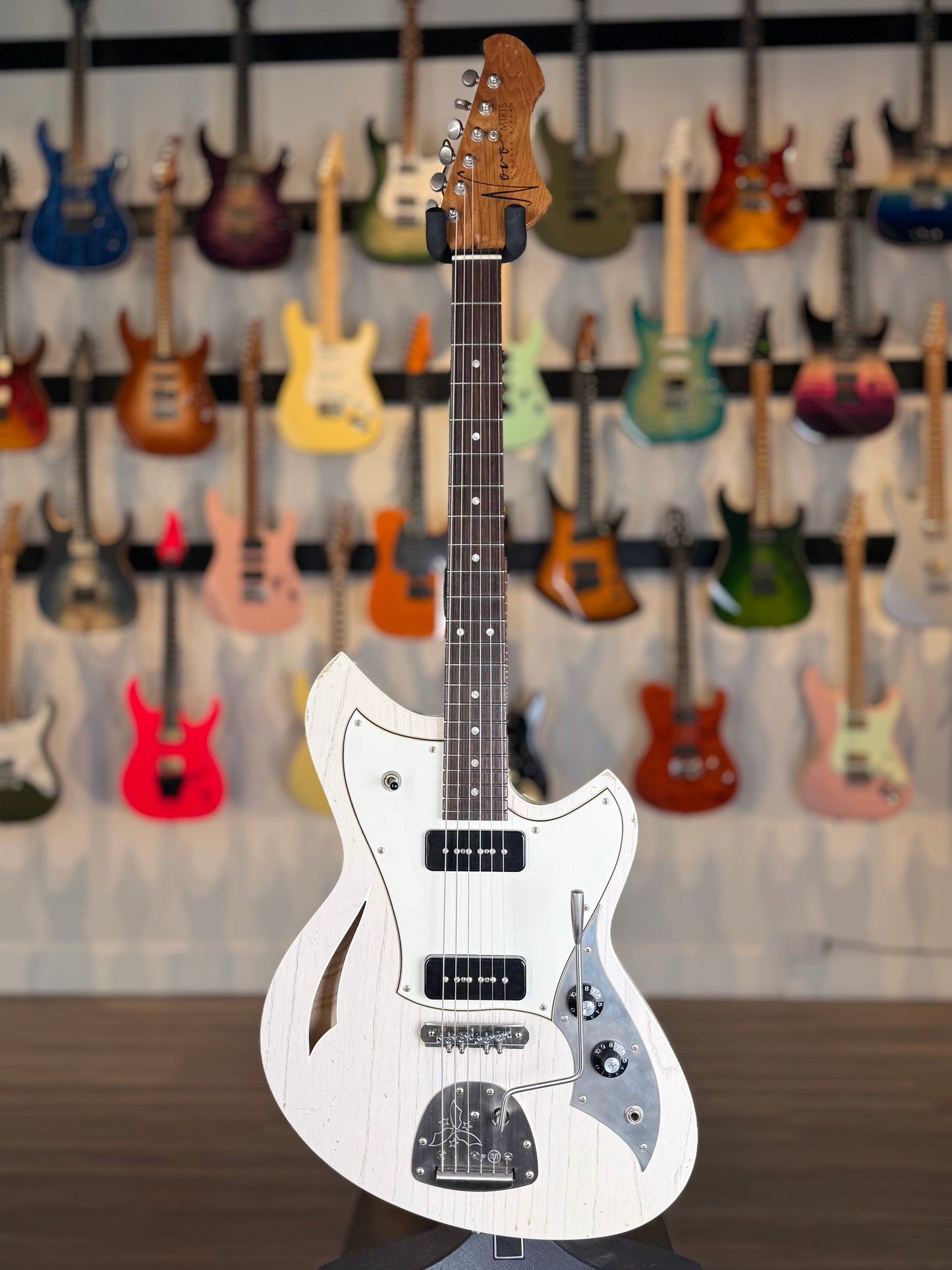 Novo Guitars Miris J Nucleus | Mary Kaye White