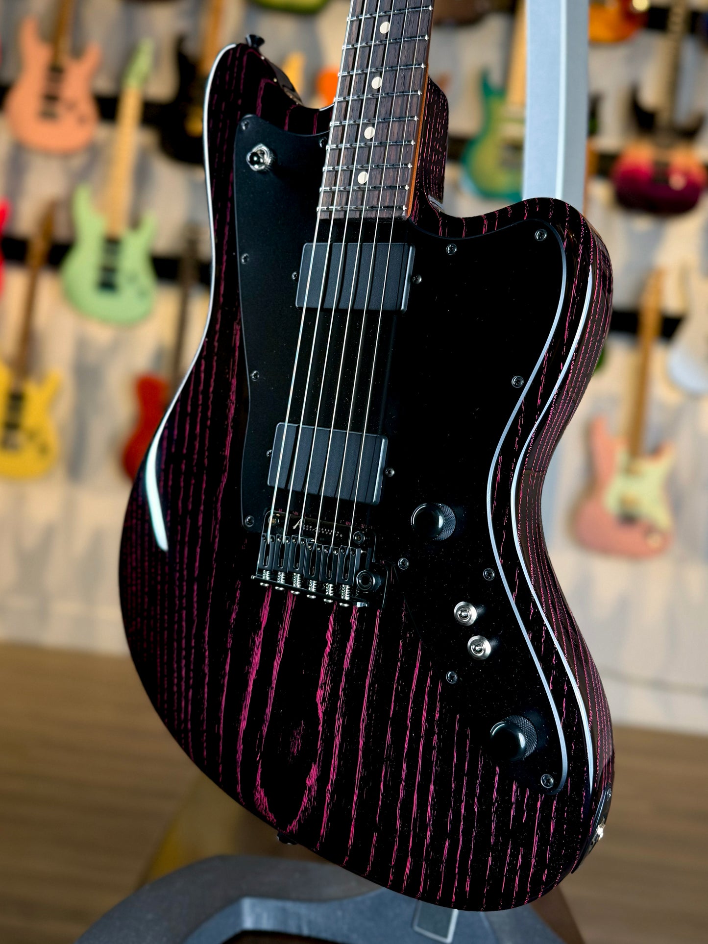 Tom Anderson Raven Classic | Black with Magenta Dog Hair