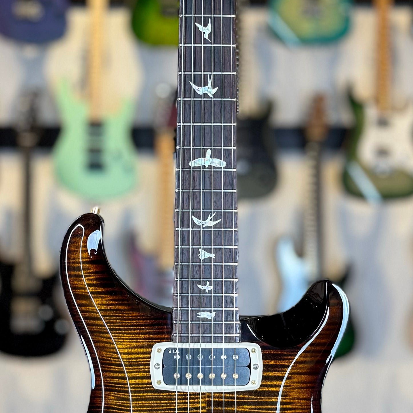 PRS Modern Eagle V "10 Top" | Black Gold Wraparound Burst