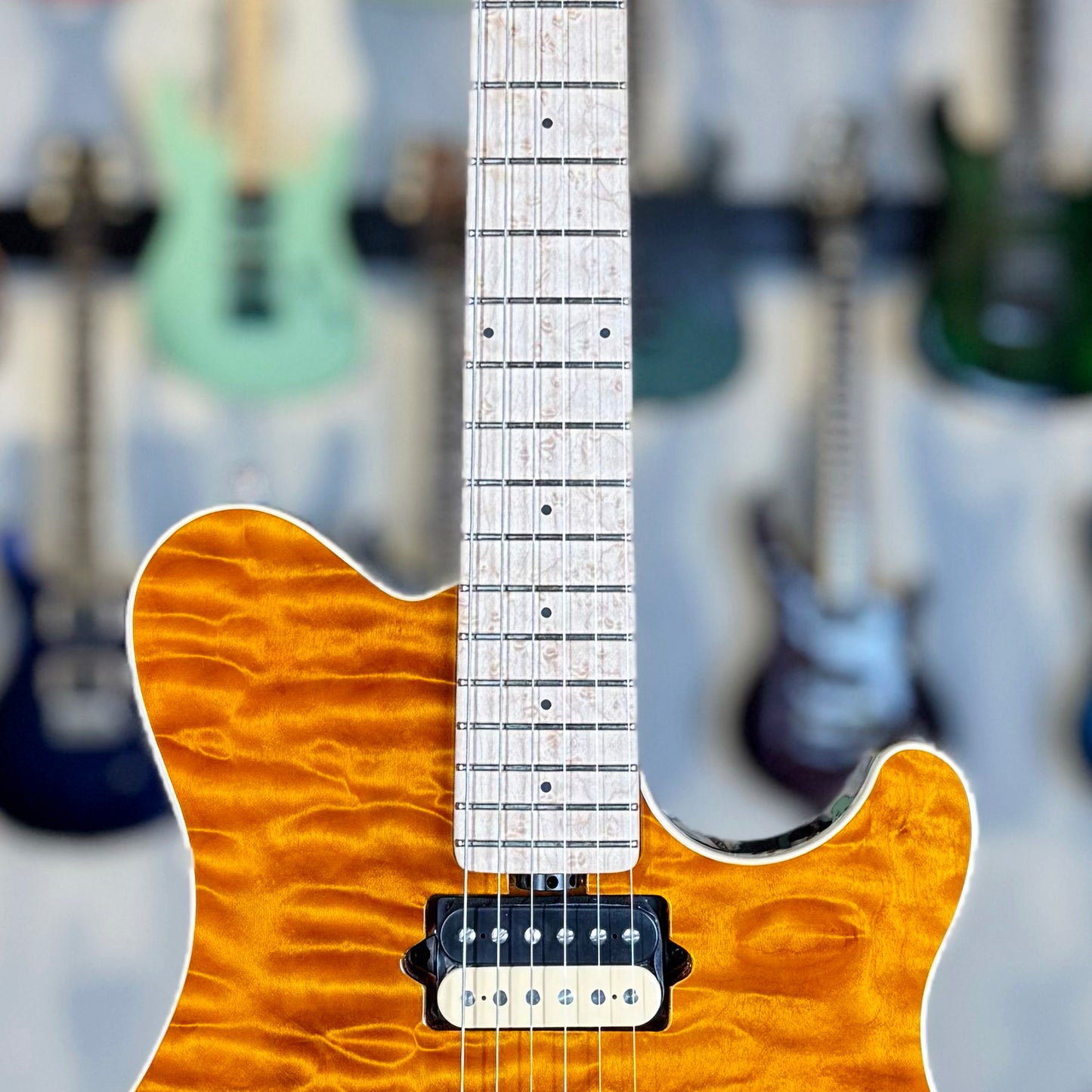 Ernie Ball Music Man Axis Custom | Translucent Gold Quilt (One-Piece Top)