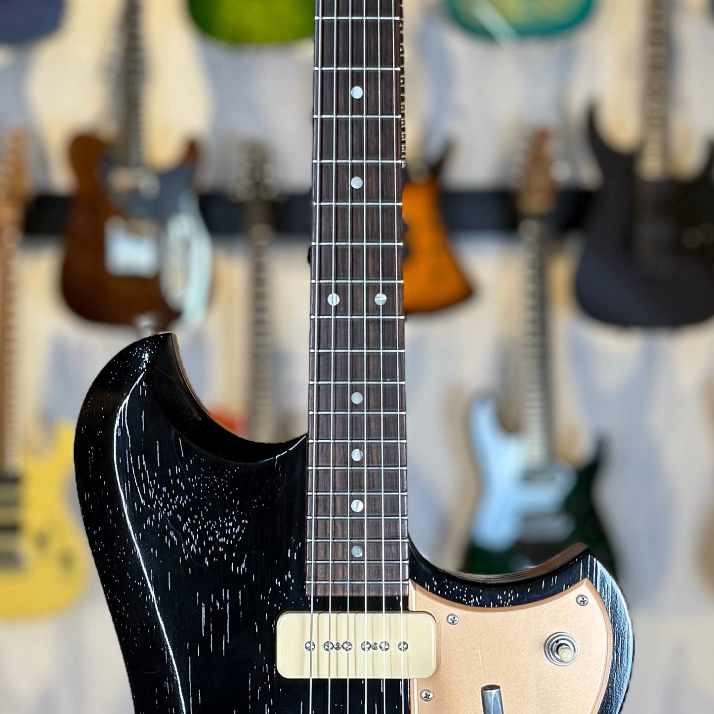 Novo Guitars Voltur Custom | Bull Black