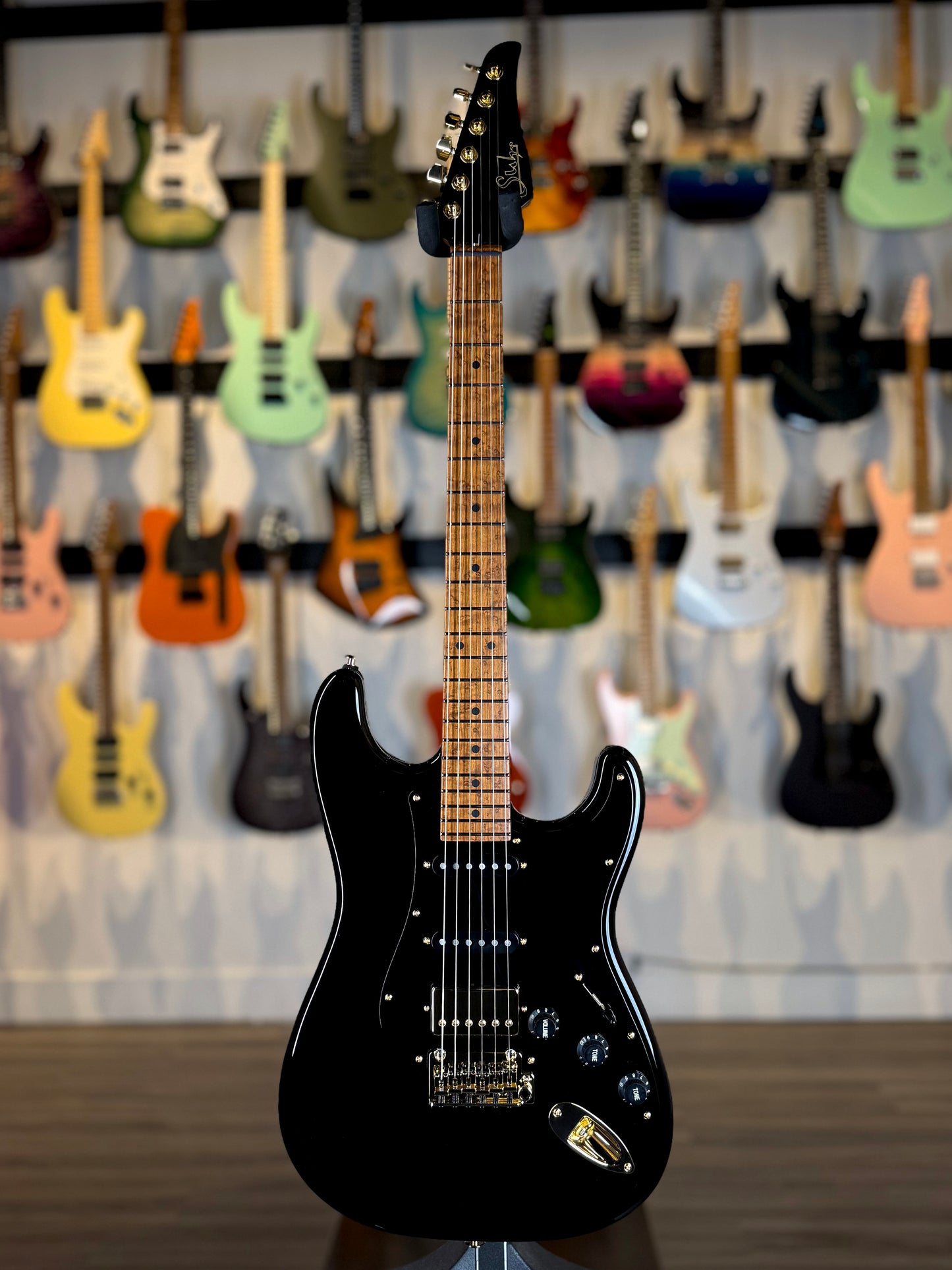 Suhr Mateus Asato Classic S Signature Series | Black Gloss