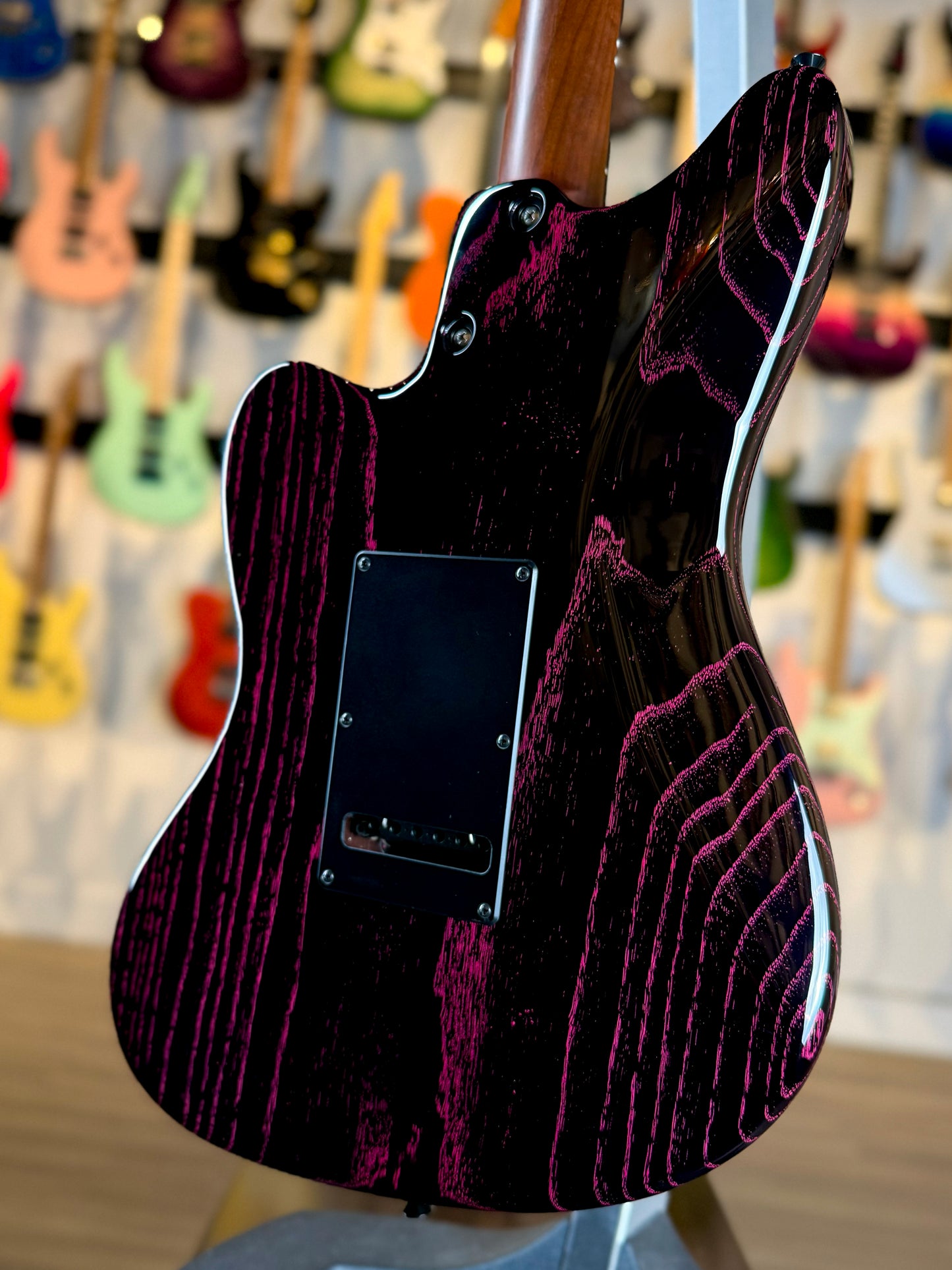 Tom Anderson Raven Classic | Black with Magenta Dog Hair