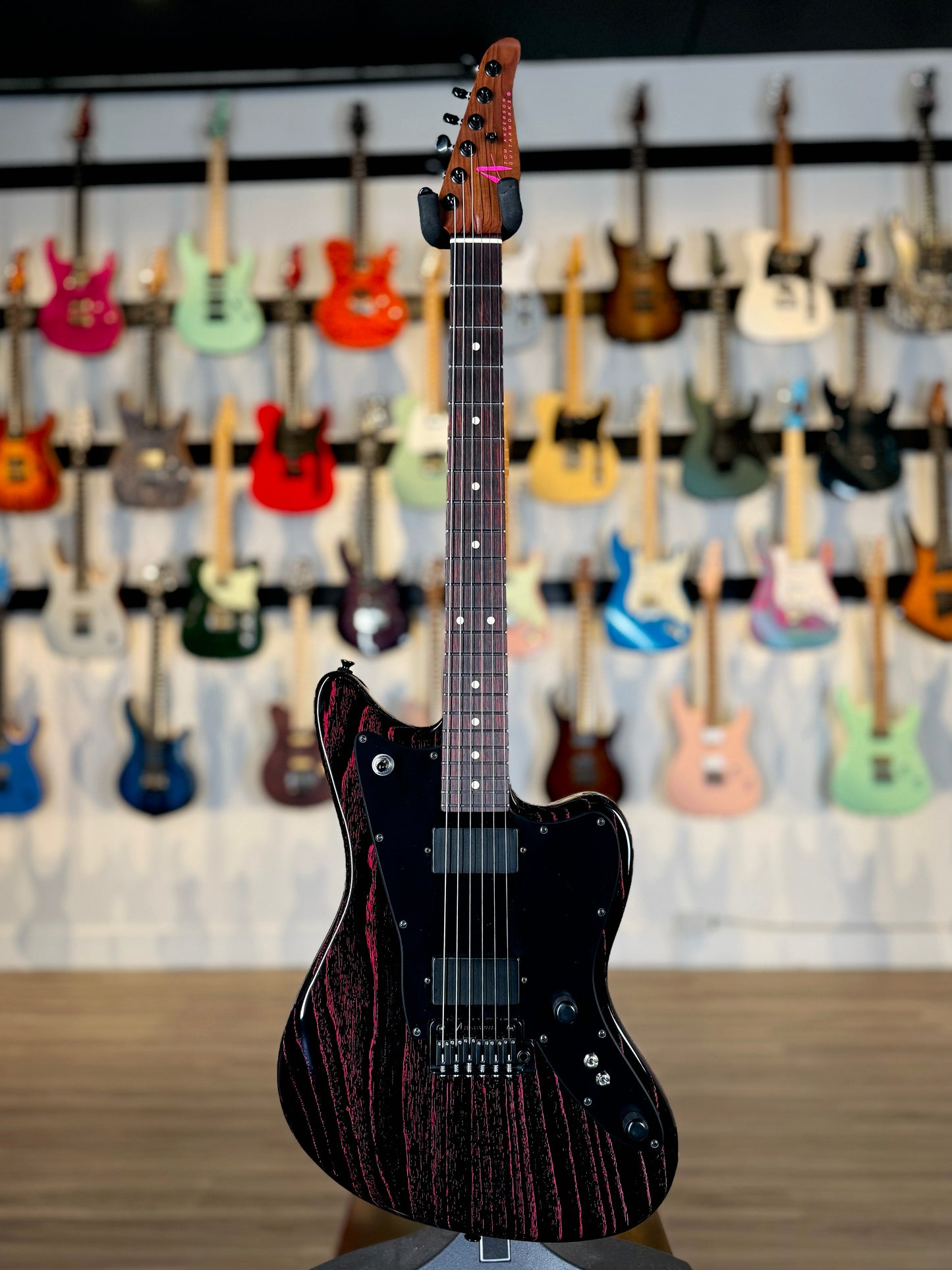 Tom Anderson Raven Classic | Black with Magenta Dog Hair
