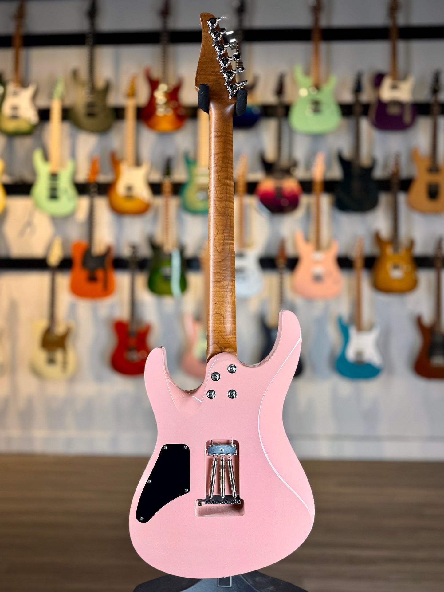 Suhr Modern Antique Limited Edition | Shell Pink
