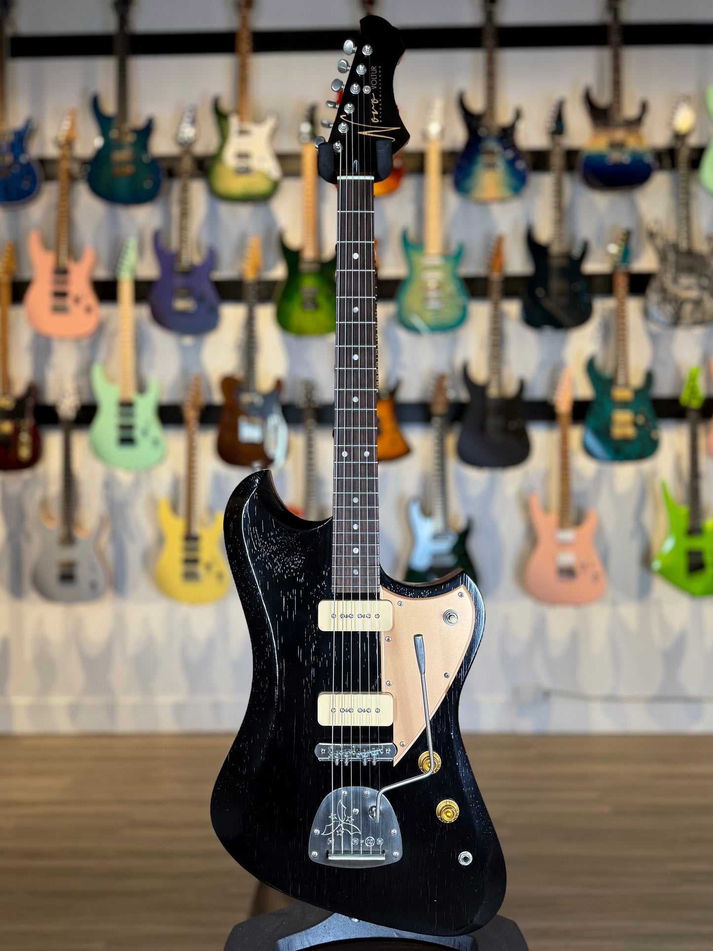 Novo Guitars Voltur Custom | Bull Black