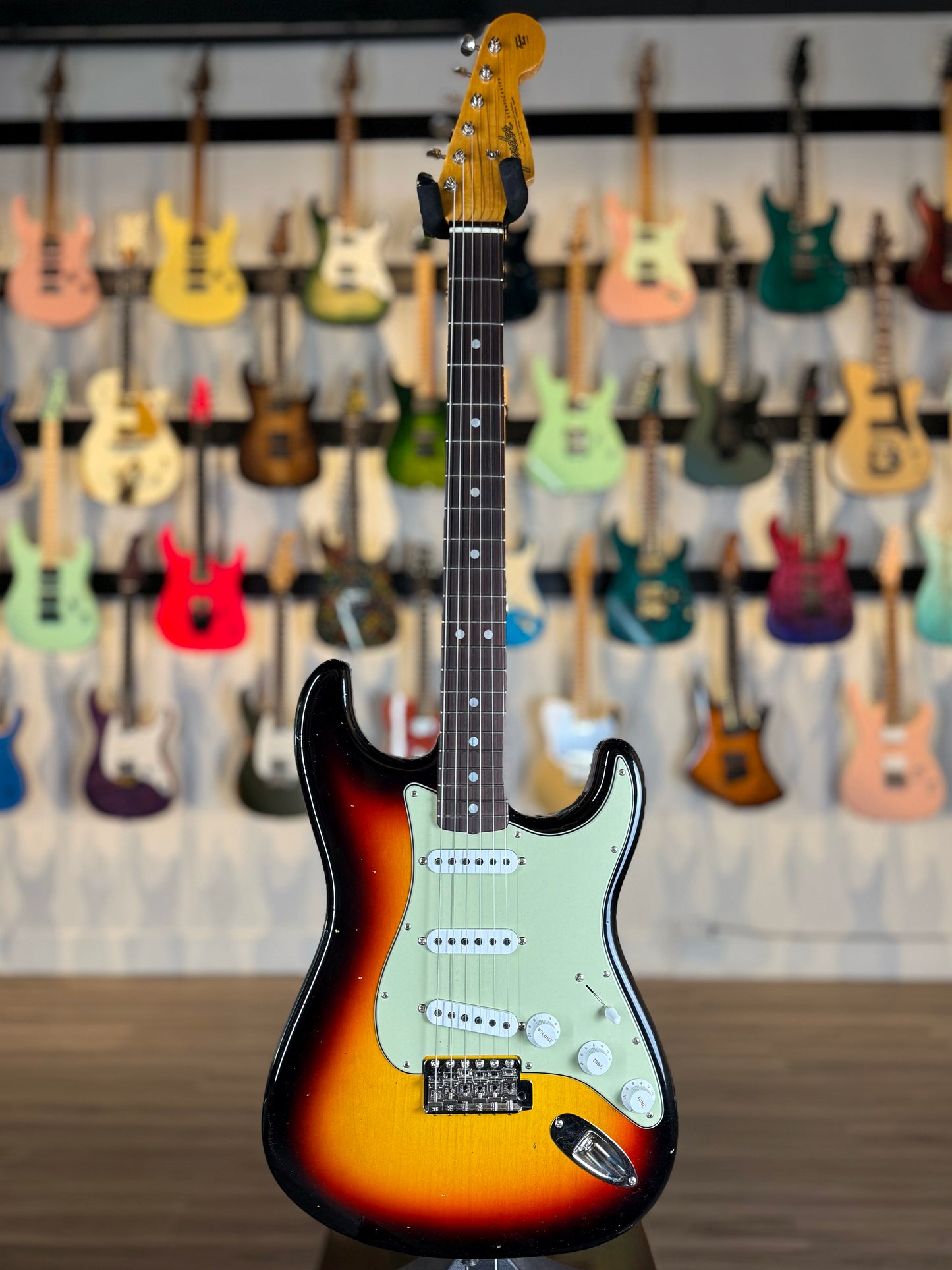 Fender Custom Shop 1965 Stratocaster Journeyman Relic | 3-Color Sunburst