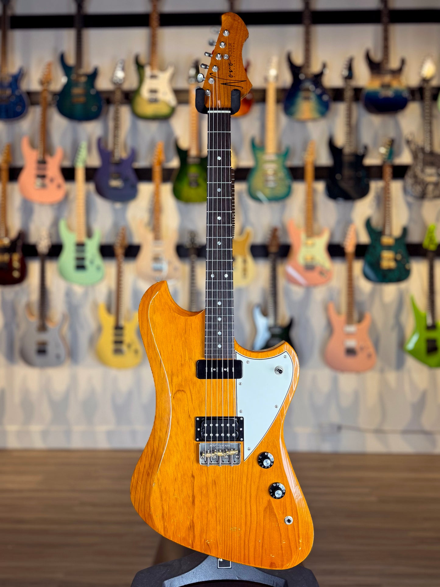 Novo Guitars Voltur Nucleus NAMM 2026 Limited Edition | Amber