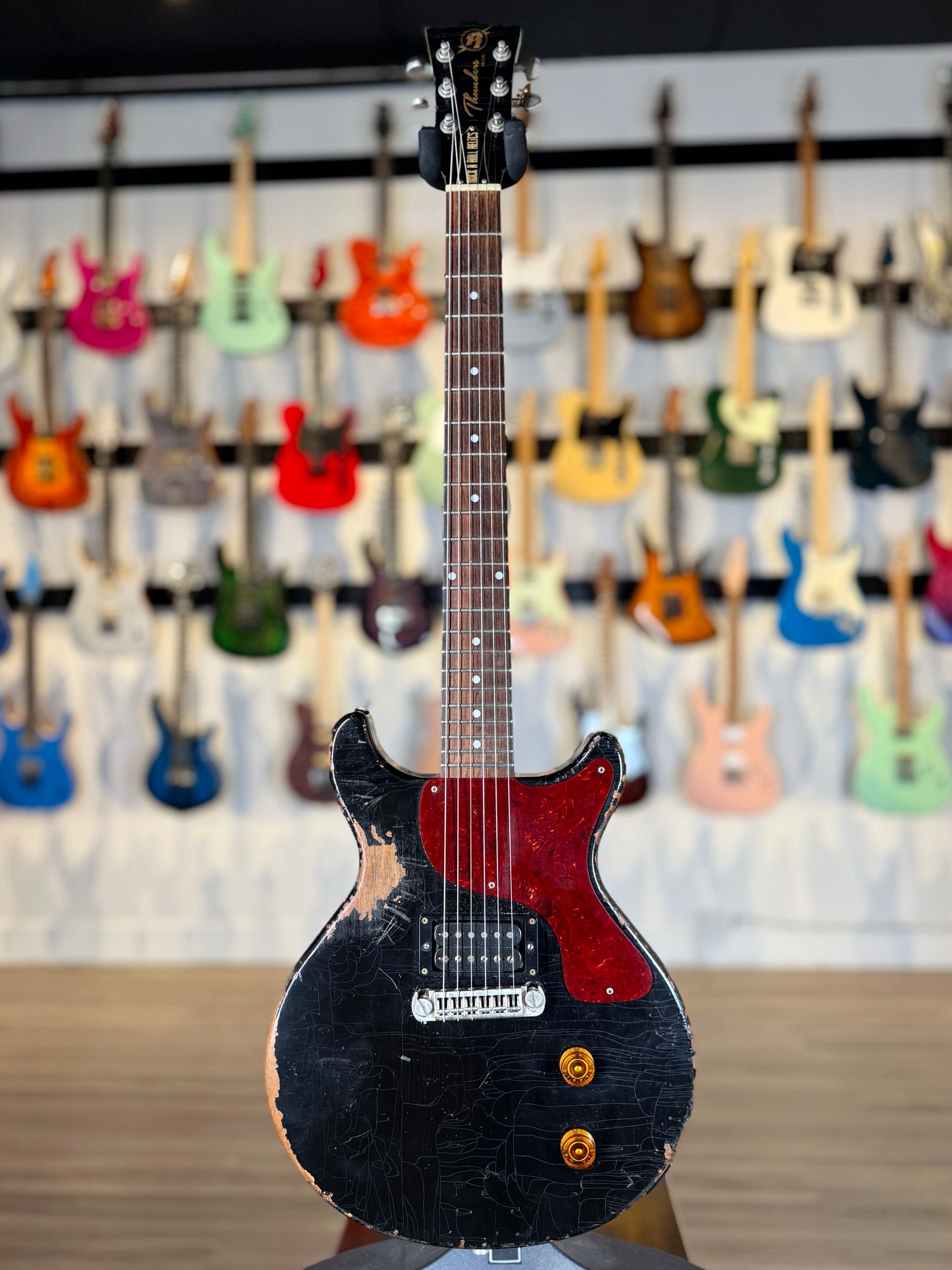 Rock N Roll Relics Thunders | Black (Pre-Owned)