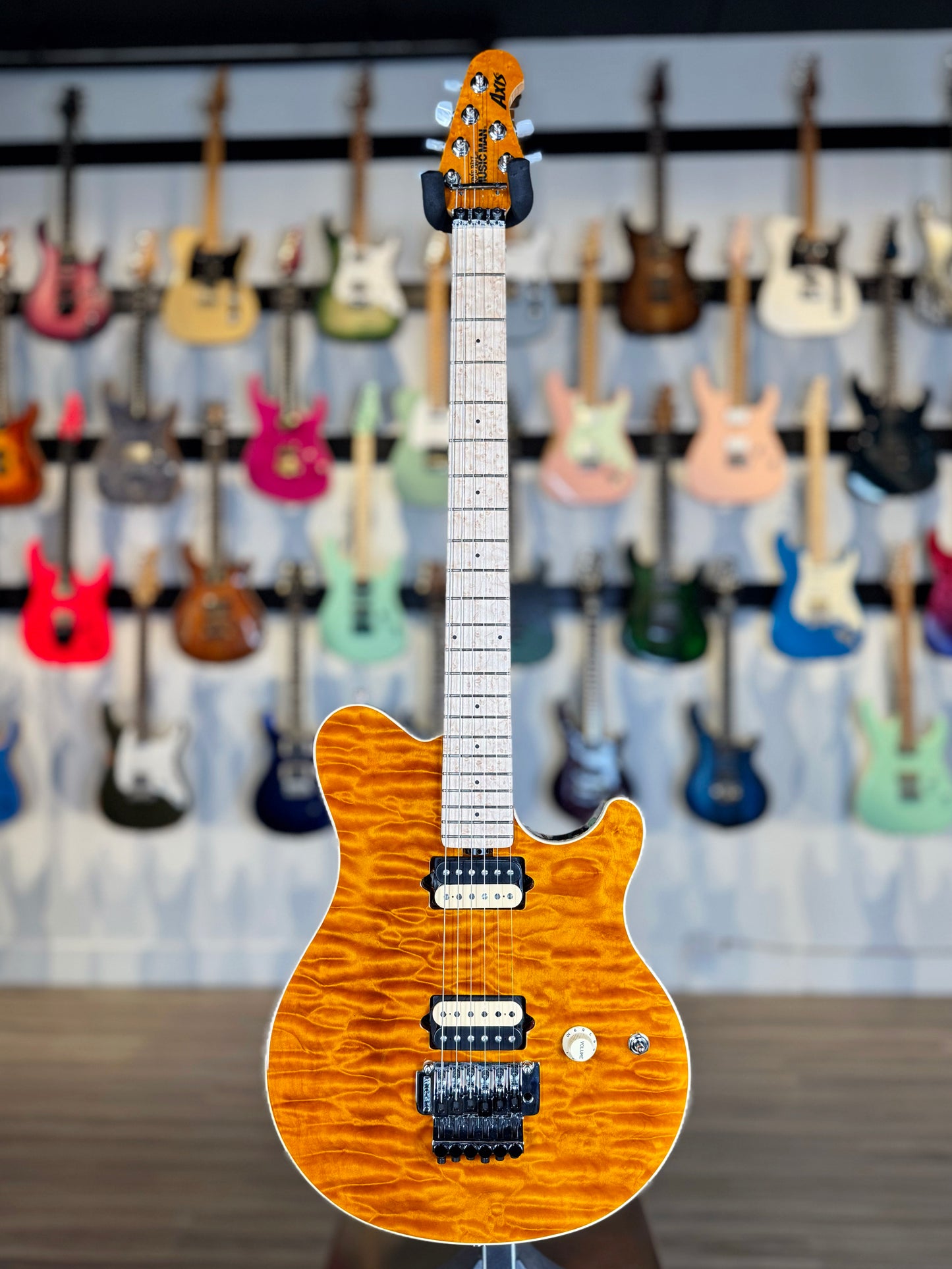 Ernie Ball Music Man Axis Custom | Translucent Gold Quilt (One-Piece Top)