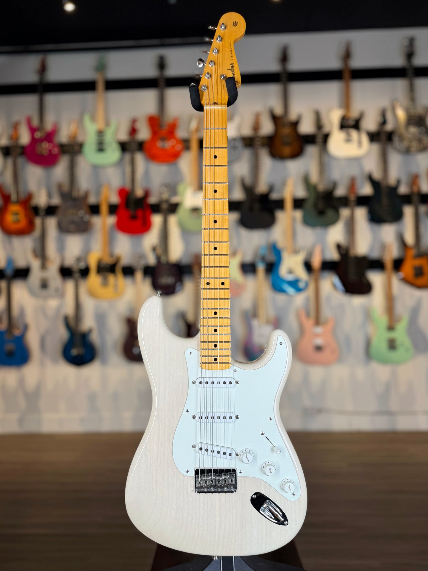 Fender Custom Shop Vintage Custom ’55 Hardtail Stratocaster | Aged White Blonde