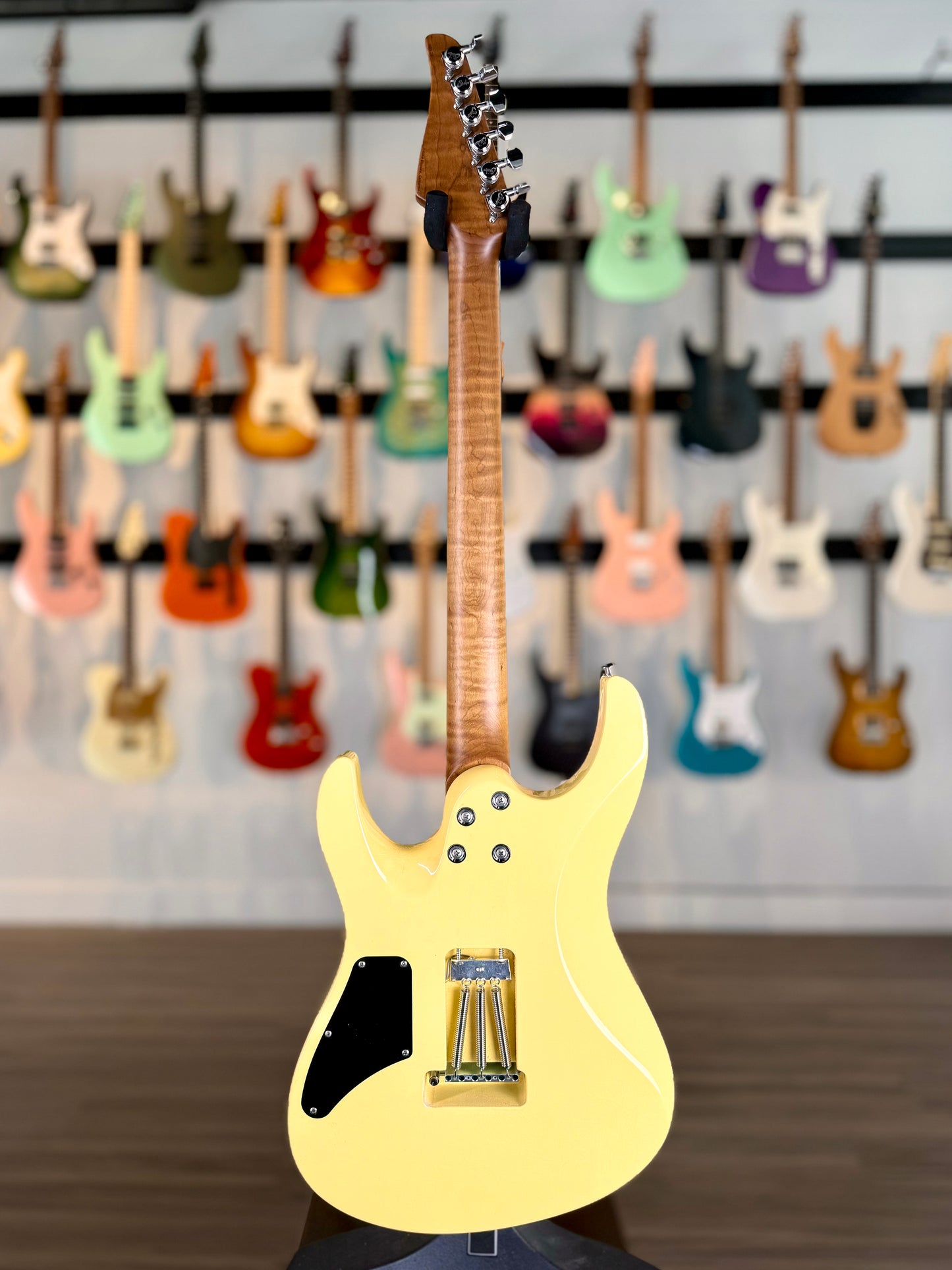 Suhr Modern Antique Limited Edition | Vintage Yellow