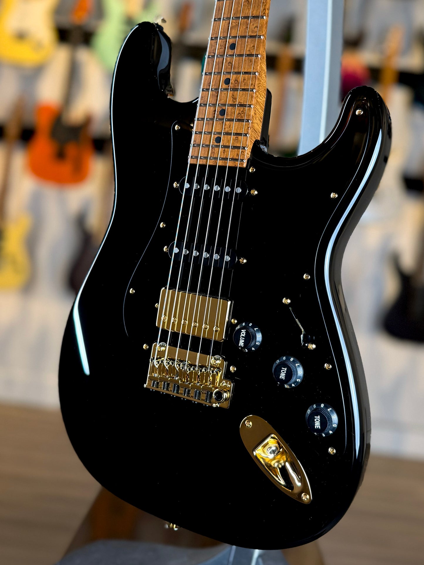 Suhr Mateus Asato Classic S Signature Series | Black Gloss