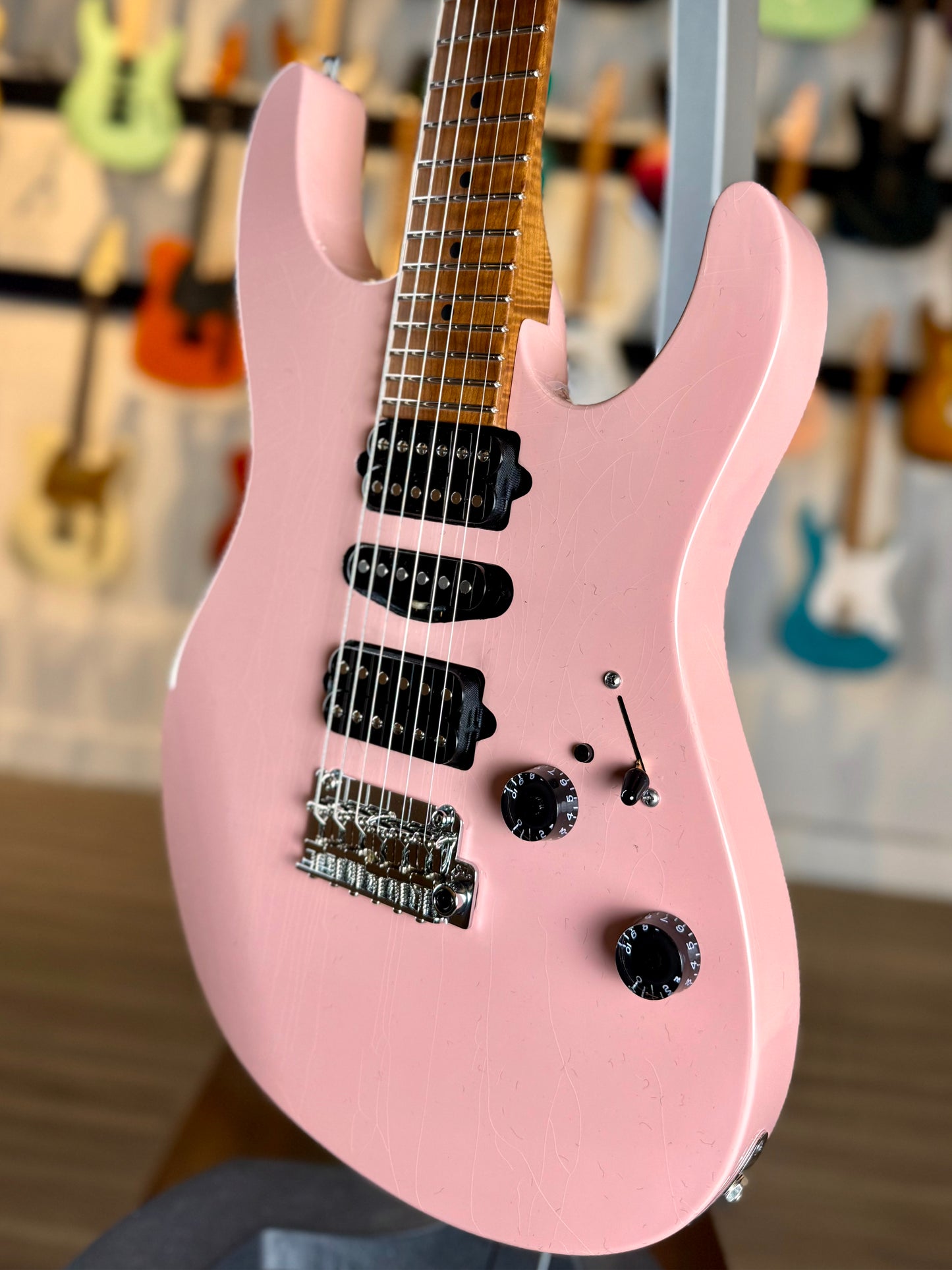 Suhr Modern Antique Limited Edition | Shell Pink