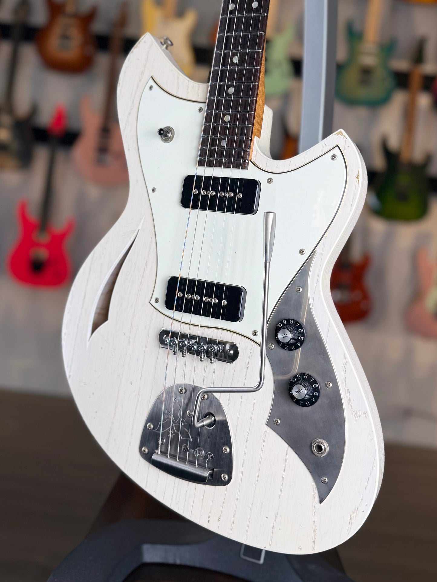 Novo Guitars Miris J Nucleus | Mary Kaye White