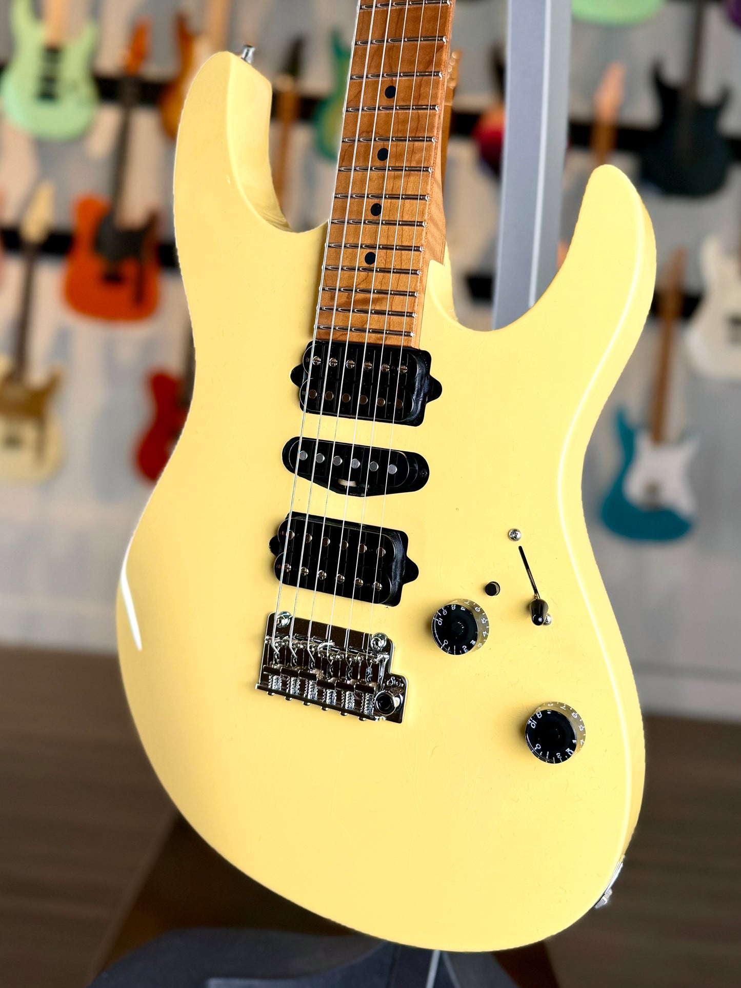Suhr Modern Antique Limited Edition | Vintage Yellow