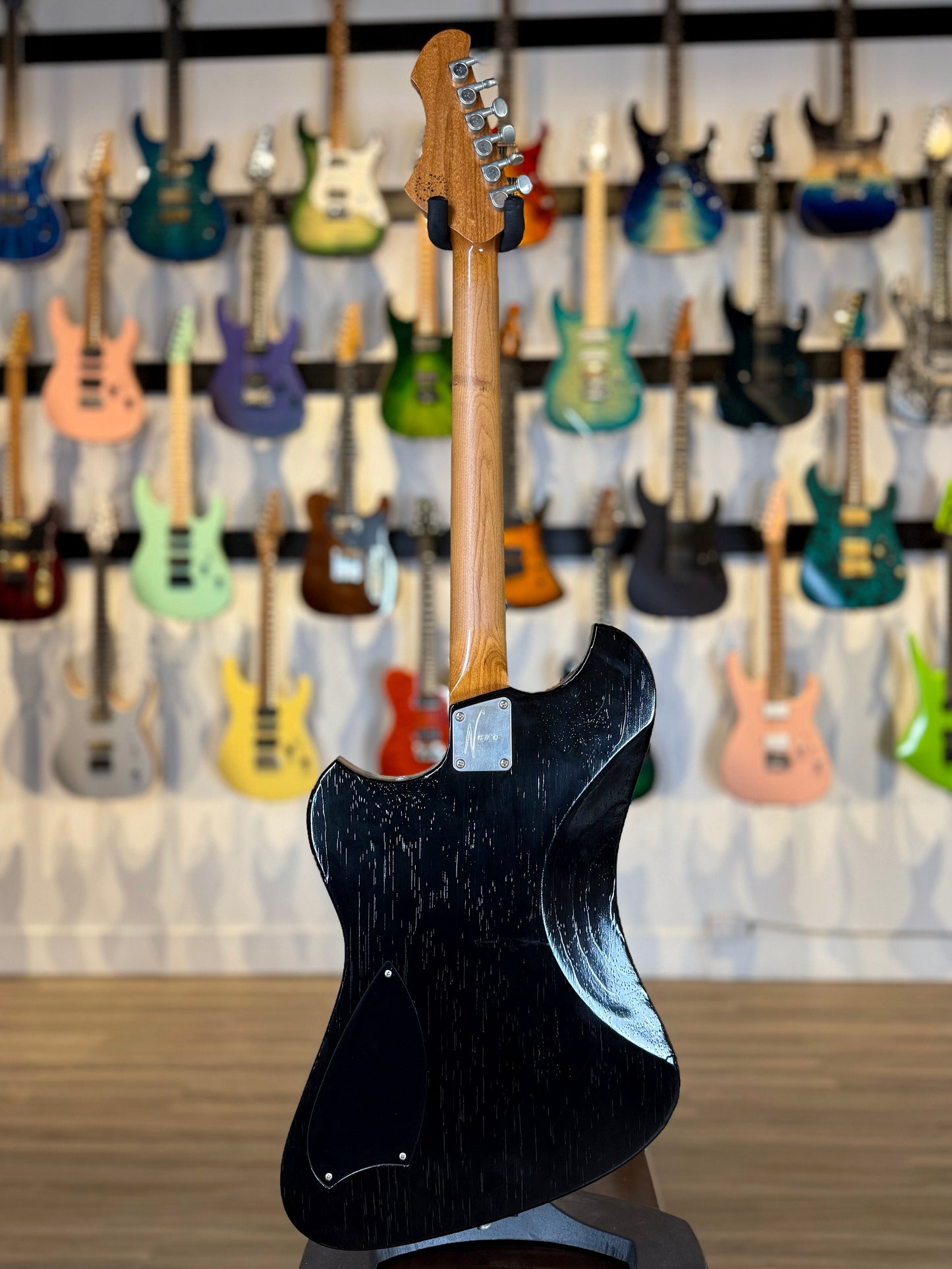 Novo Guitars Voltur Custom | Bull Black