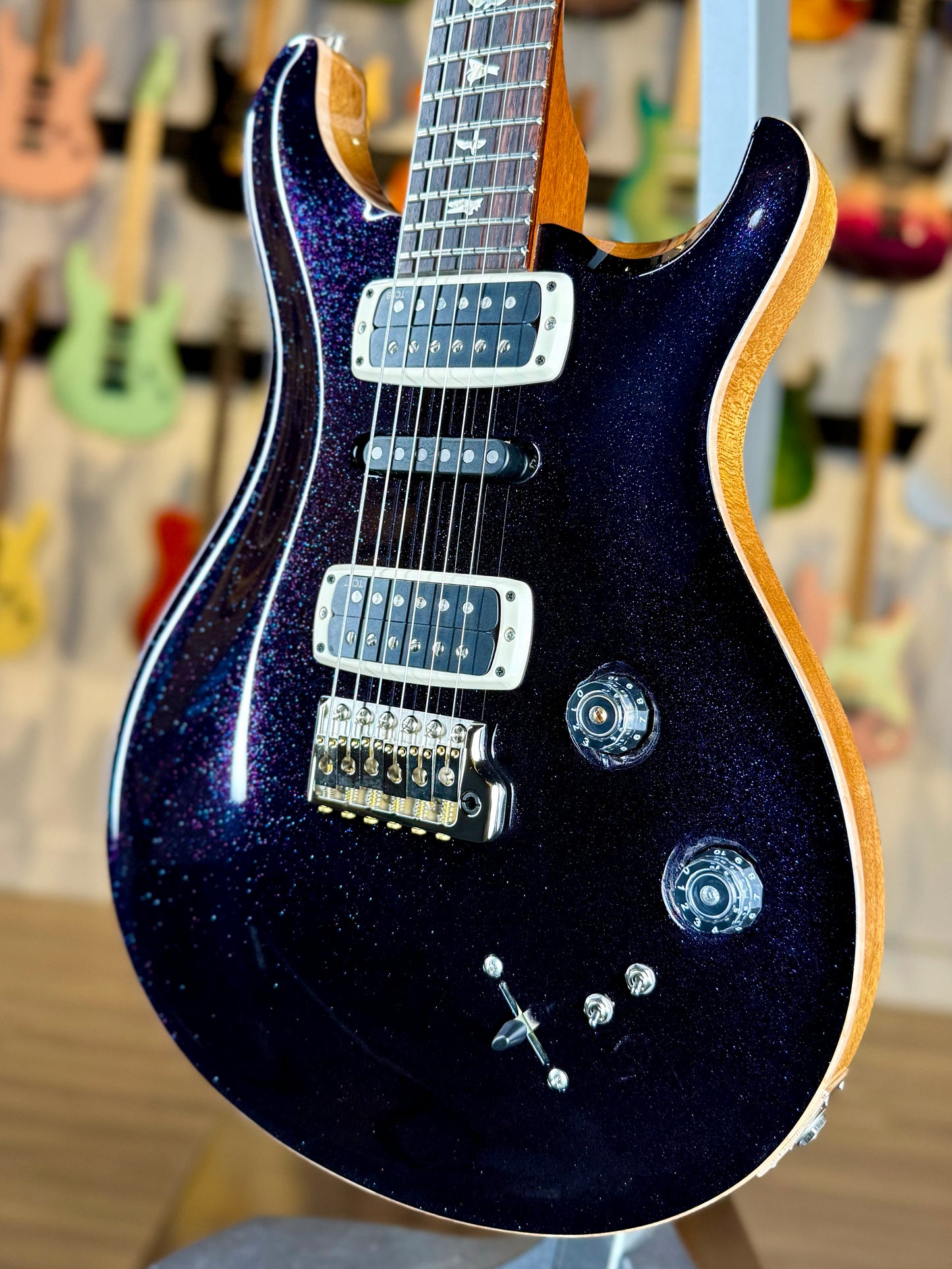 PRS Modern Eagle V Sprayer's Choice | Purple Sparkle/Natural Back